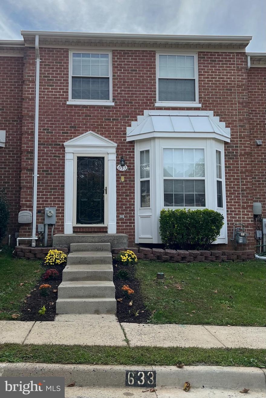 "BLACK FRIDAY SALE" SPACIOUS BRICK-FRONT 3 BEDROOM/3 BATH TOWNHOUSE. WELL-MAINTAINED,UPGRADED & UPDATED. NEW ROOF (9/23), NEW DECK (9/23), NEW PAINT (10/23), NEW CARPET (10/23). LARGE KITCHEN W/STAINLESS STEEL APPLIANCES, FLOORED IN CERAMIC WITH FAMILY AREA BUMP OUT. HARDWOOD FLOORS THRU-OUT REMAINDER OF 1ST LEVEL. ROMANTIC PRIMARY BEDRM W/ GAS FIREPLACE AND PRIMARY BATH. FINISHED LOWER LEVEL FINISHED REC ROOM, OFFICER AND FULL BATH.LOWER CEMENT PATIO OVERLOOKS REAR YARD THAT BACKS TO TREES. ROOM SIZES ARE APPROXIMATE.