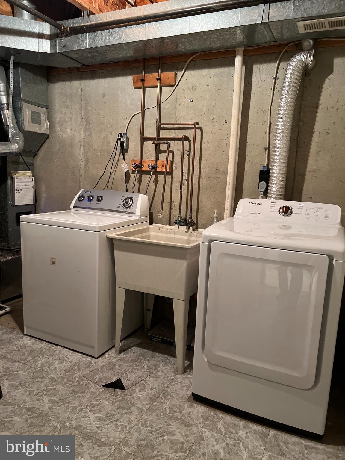 CONSTANT WOODS - Residential