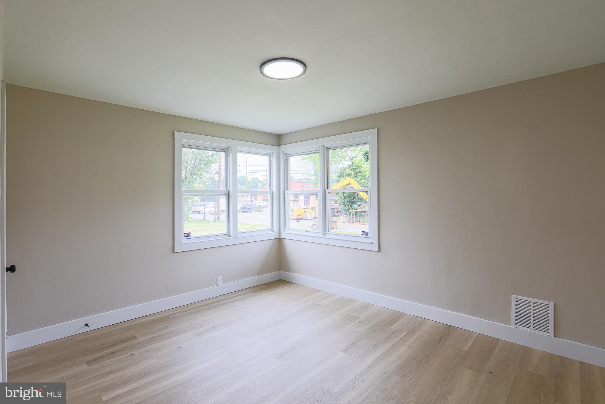 WINDSOR  MILL - Residential