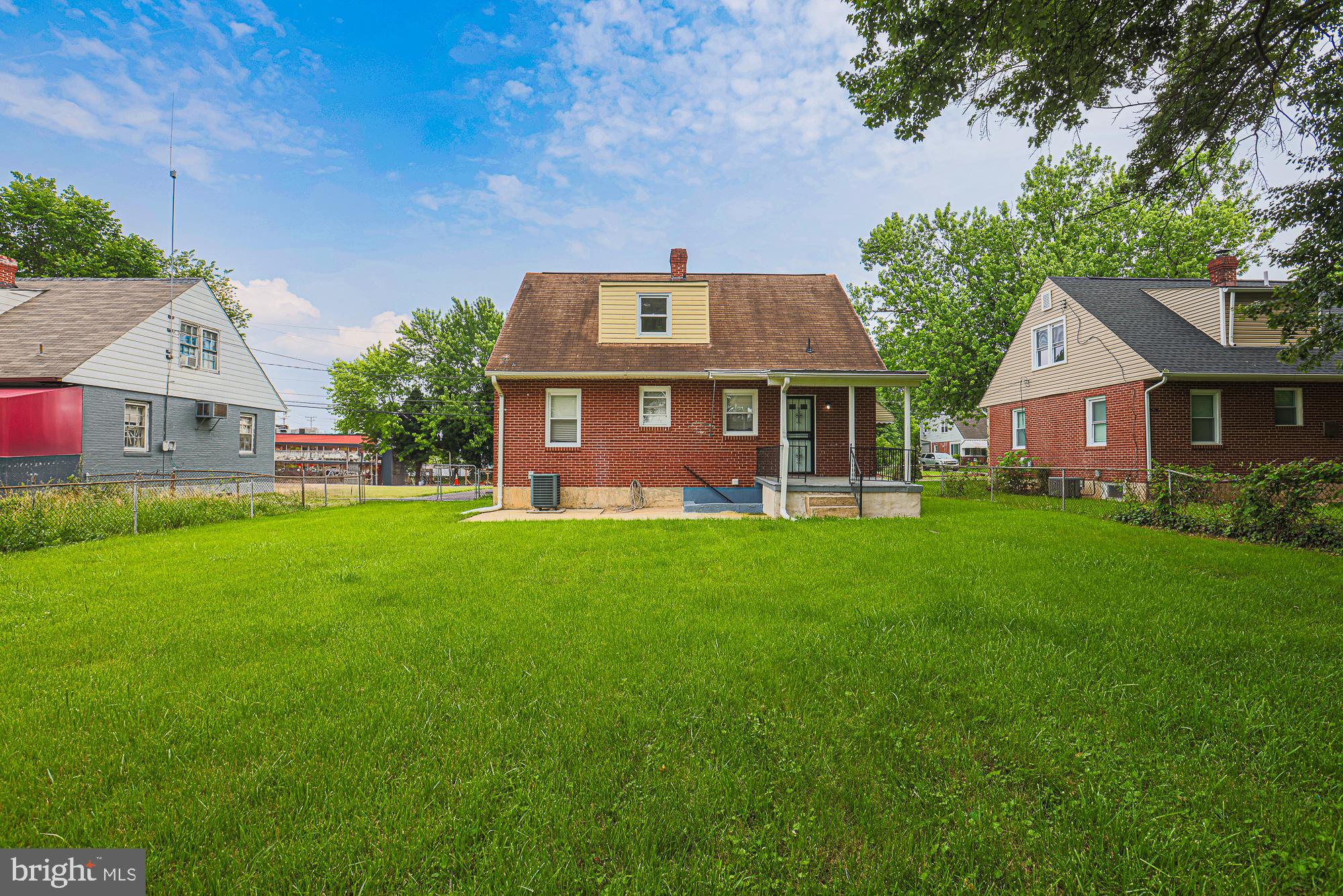 WINDSOR  MILL - Residential