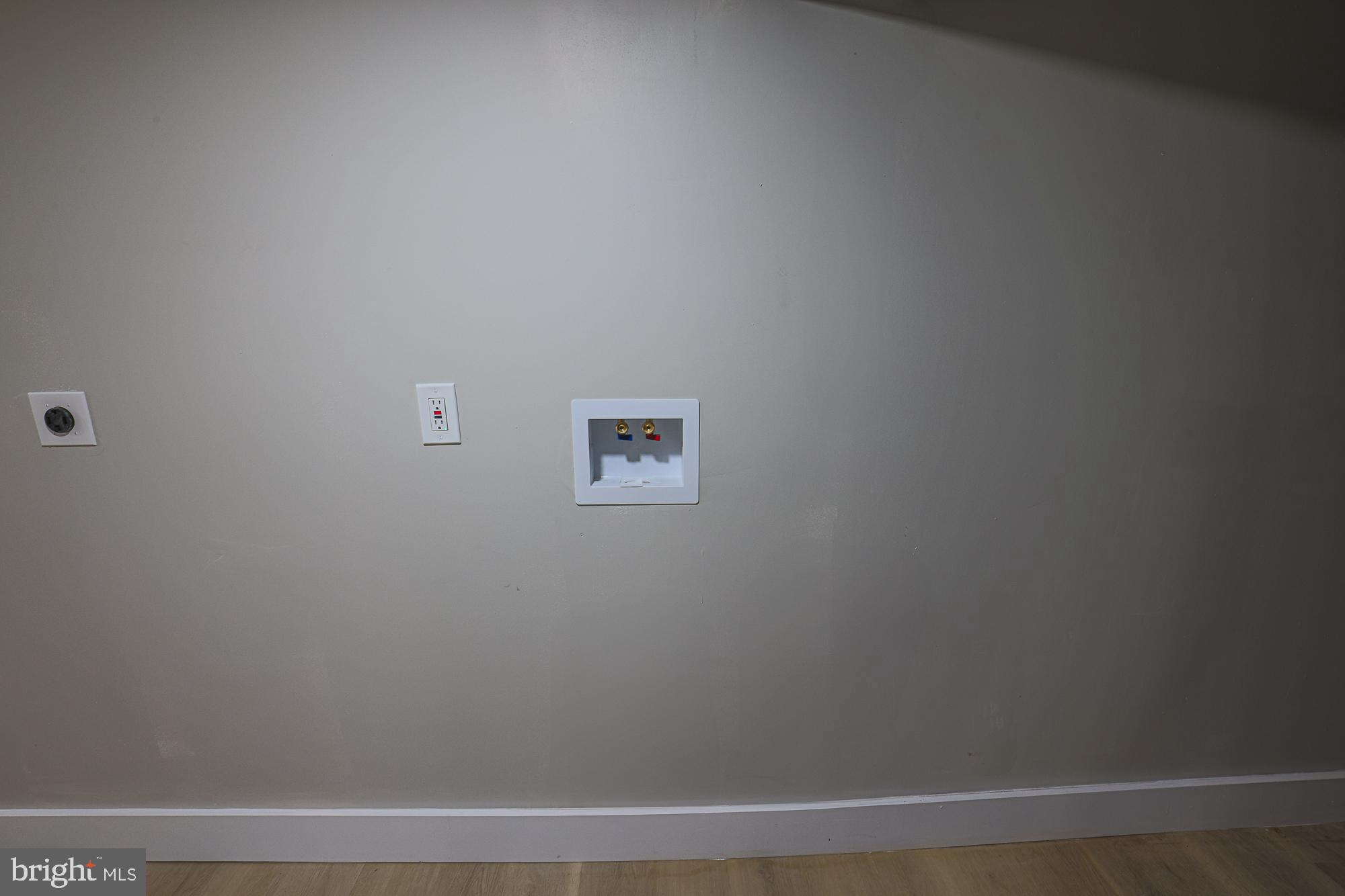 WINDSOR  MILL - Residential