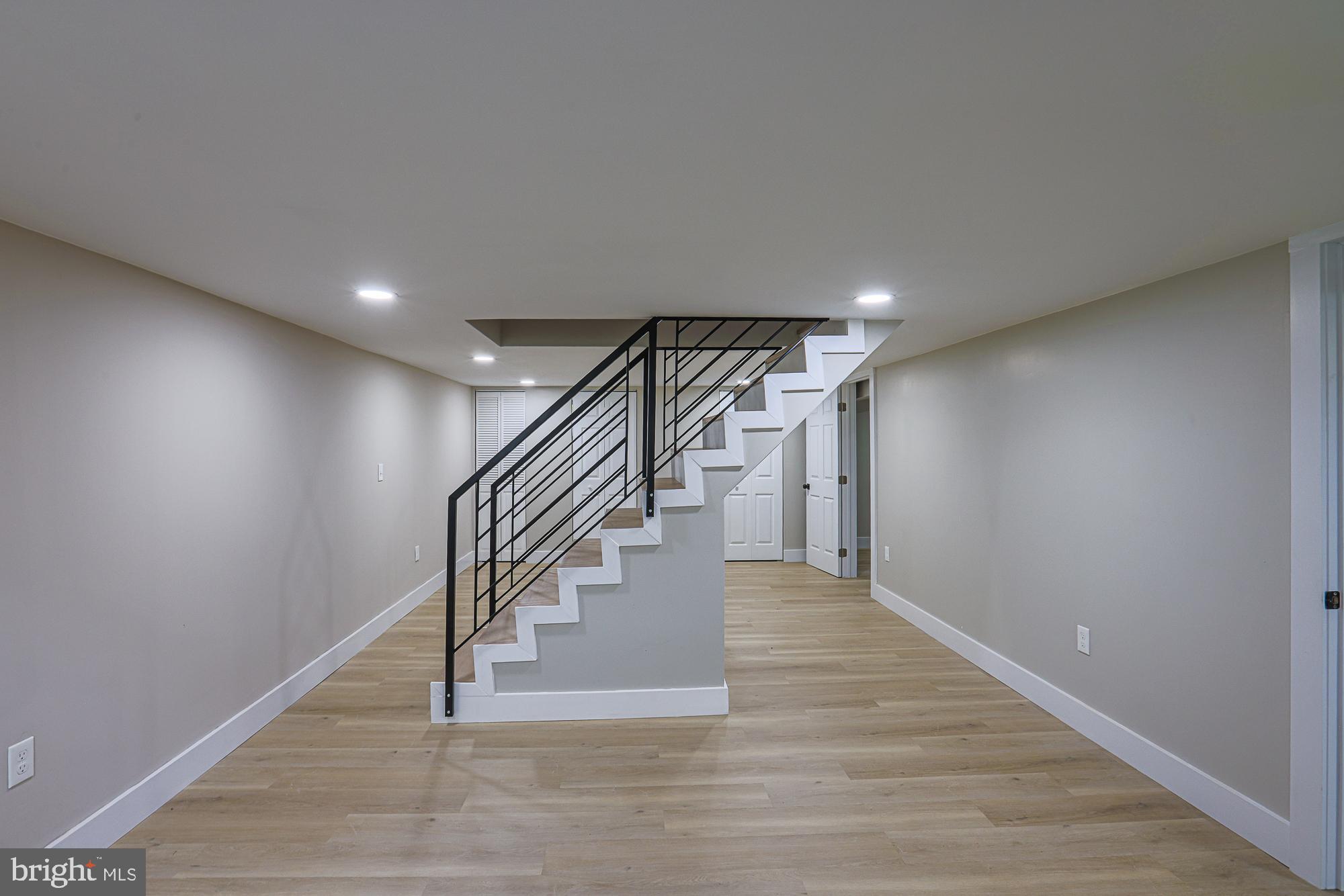 WINDSOR  MILL - Residential