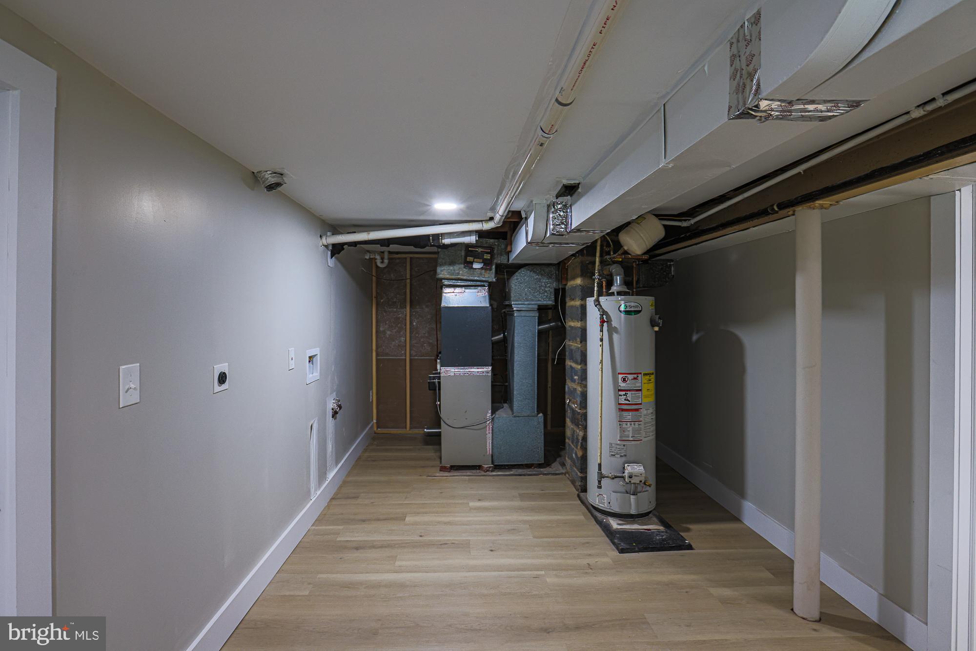 WINDSOR  MILL - Residential