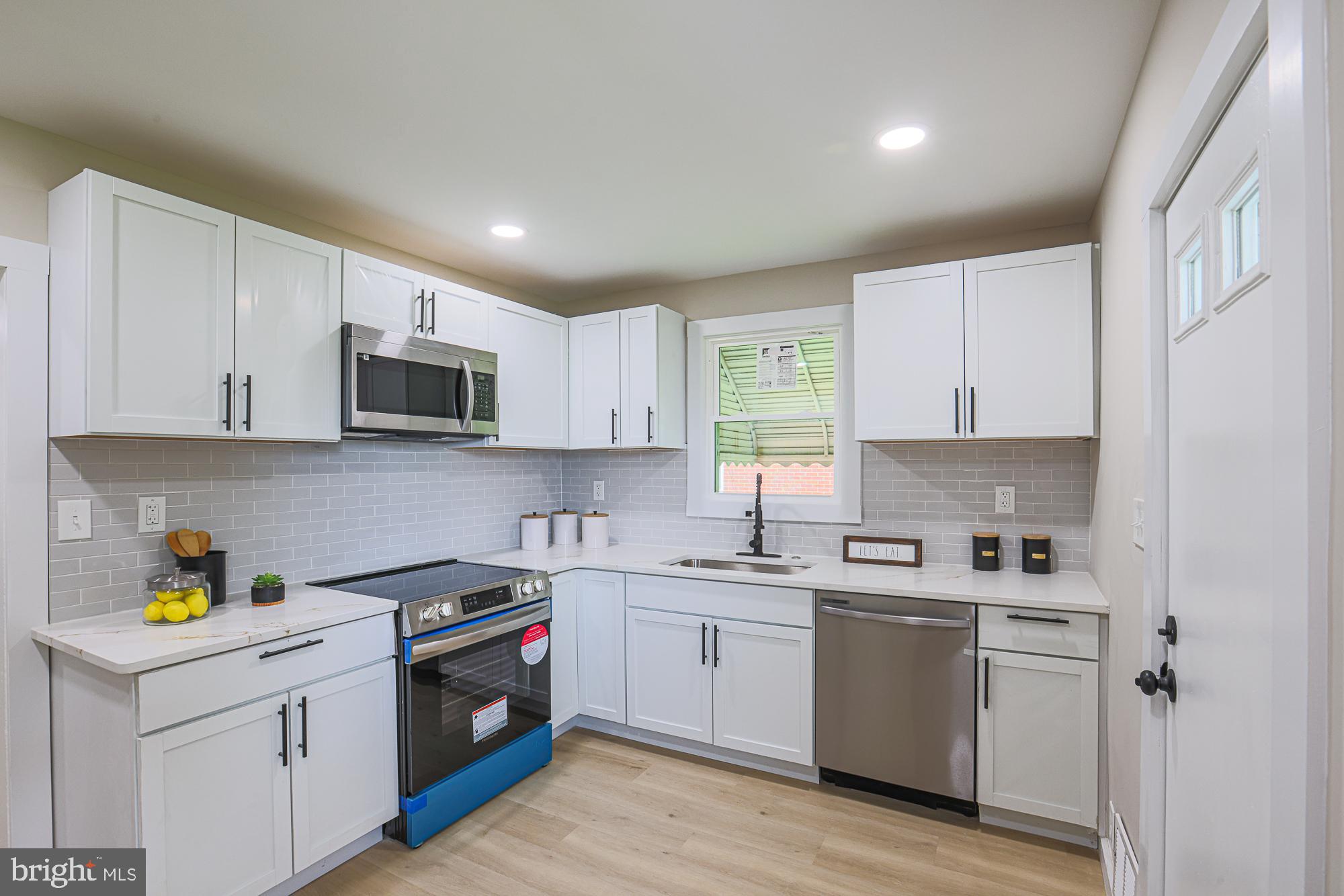 WINDSOR  MILL - Residential