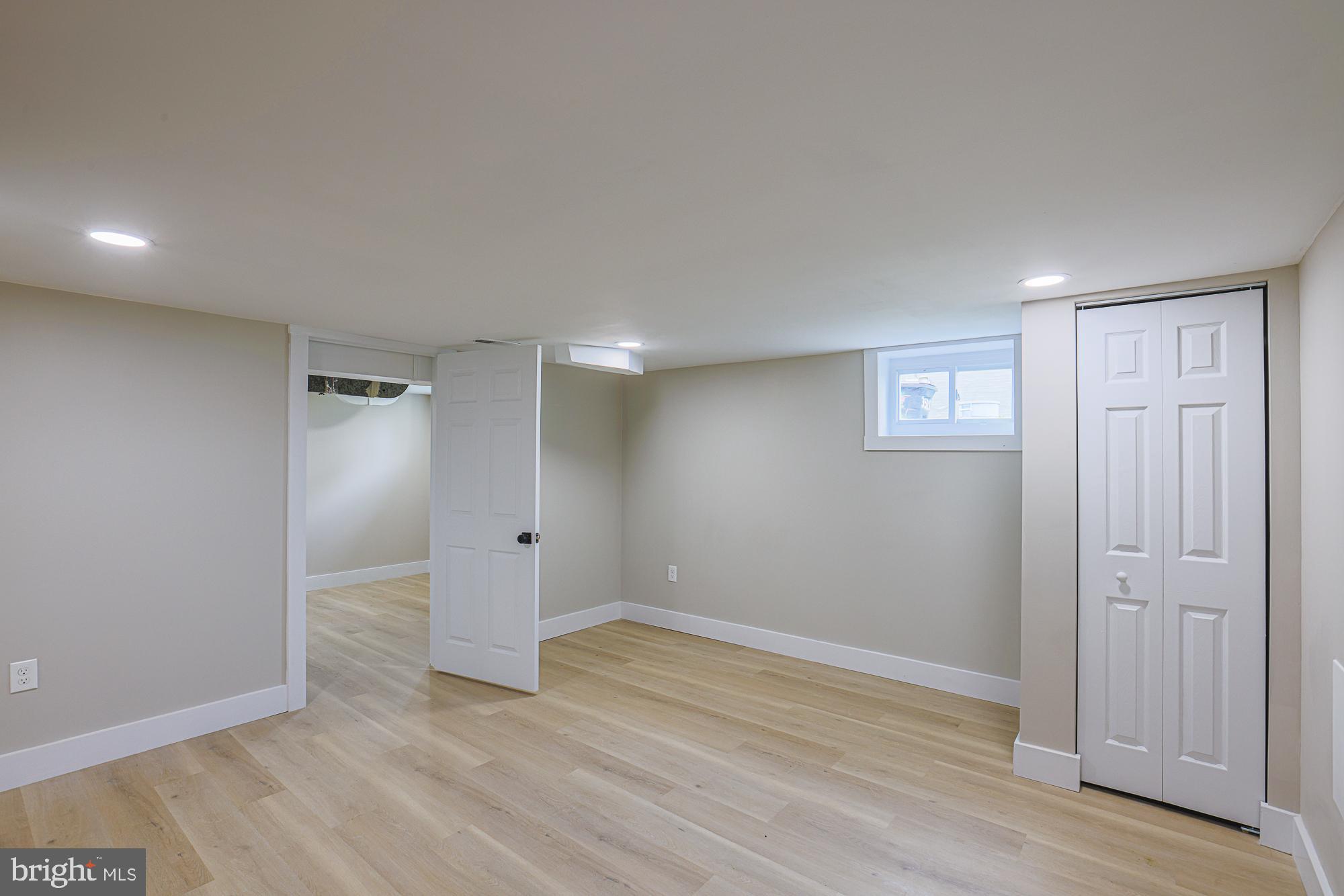 WINDSOR  MILL - Residential