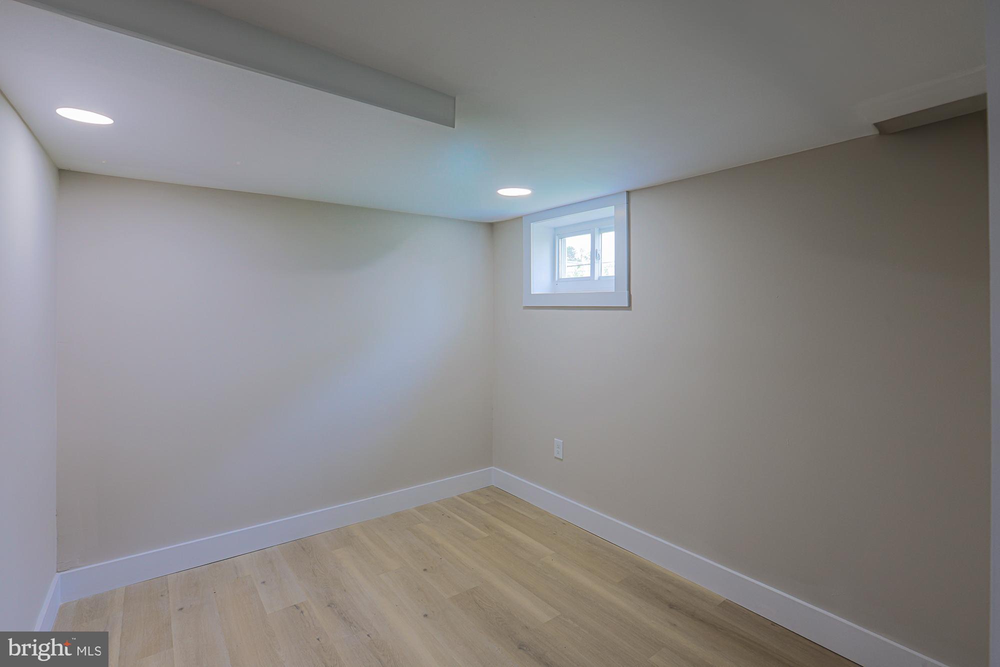 WINDSOR  MILL - Residential