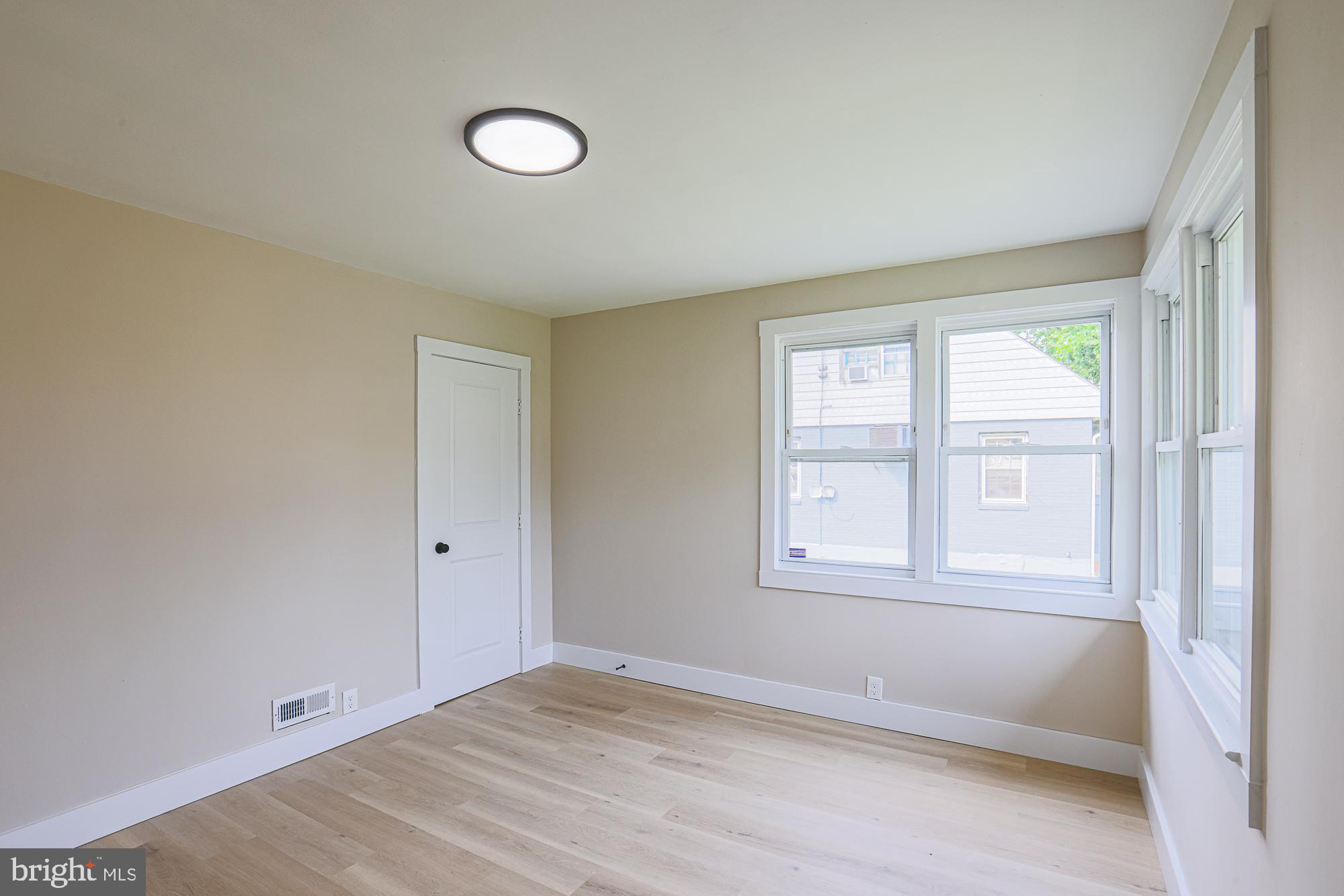 WINDSOR  MILL - Residential