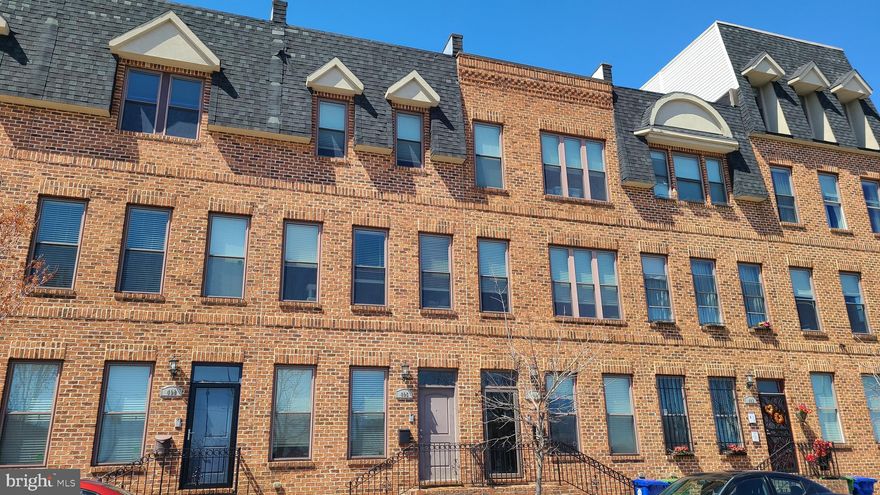 Finally! A gorgeous, spacious 3 level townhome w/a HUGE 1 car garage plus a parking pad NOW AVAILABLE. Never circle around looking for another parking space.  Walk to everything and become a part of this exciting Renaissance in this active arts & entertainment district featuring multiple art galleries,  neighborhood pubs,  eateries and local home-town like shops.   Beautiful real hardwood floors, a BONUS level flex room w/a wine frig, wet bar and powder room.  Spacious rooms, an abundance of closet space everywhere and a centrally located kitchen w/an island that will be perfect for entertaining your guests. You'll enjoy 2 decks/patios w/sweeping panoramic views that inspire City living and the owner's suite w/a tray ceiling, huge closet plus an attached spa like bath w/a walk in shower as well as a convenient top floor laundry room.  Finally,  turn the 3rd bedroom into  your beautifully lit, work from home office with real hardwood floors and a patio. Come and see today! *** OPEN HOUSE this Sat and Sun 11-1pm ***