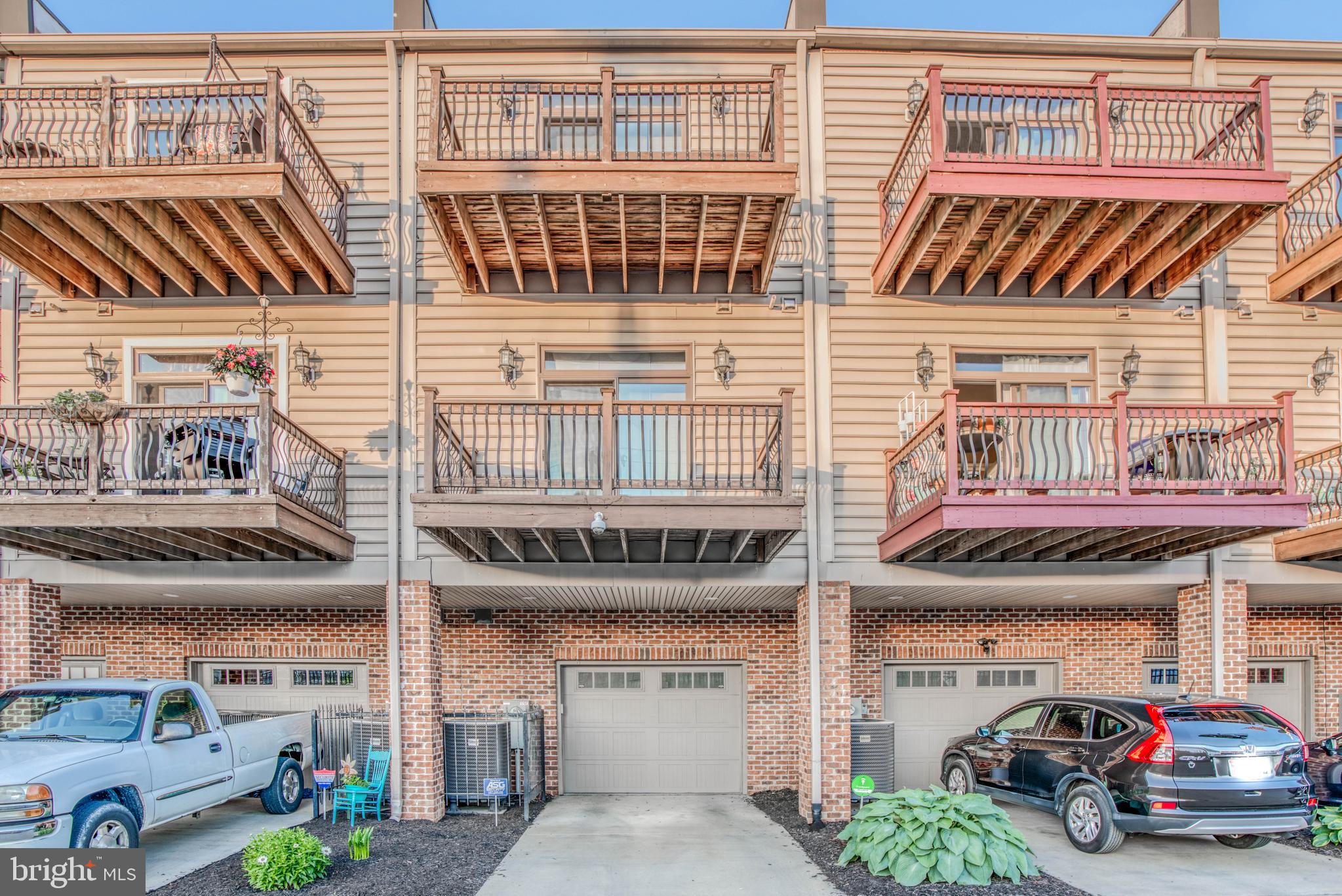 HIGHLANDTOWN - Residential