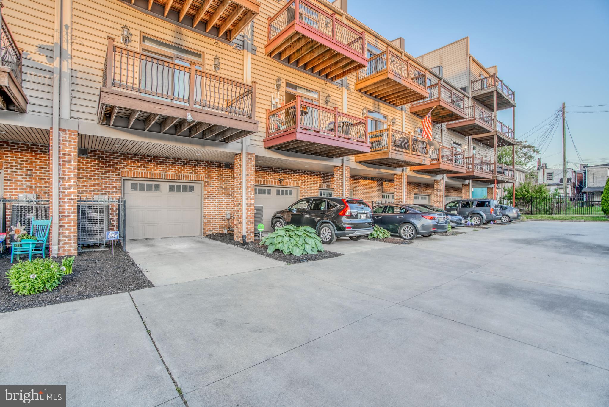 HIGHLANDTOWN - Residential