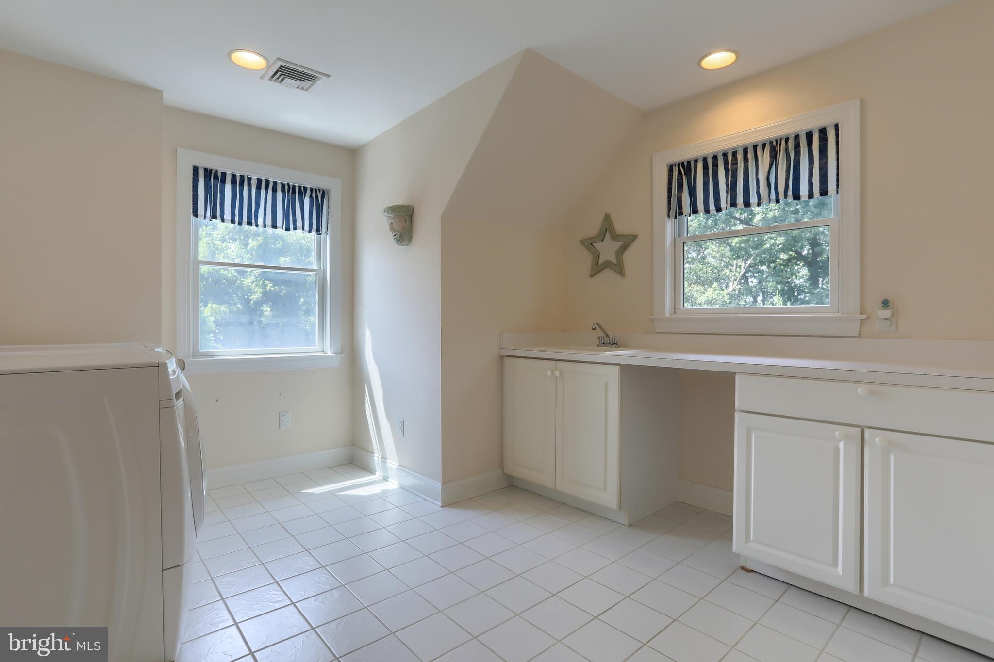 DERRY WOODS - Residential