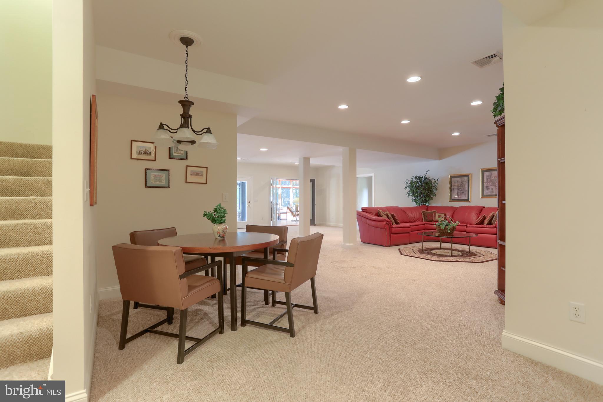 DERRY WOODS - Residential