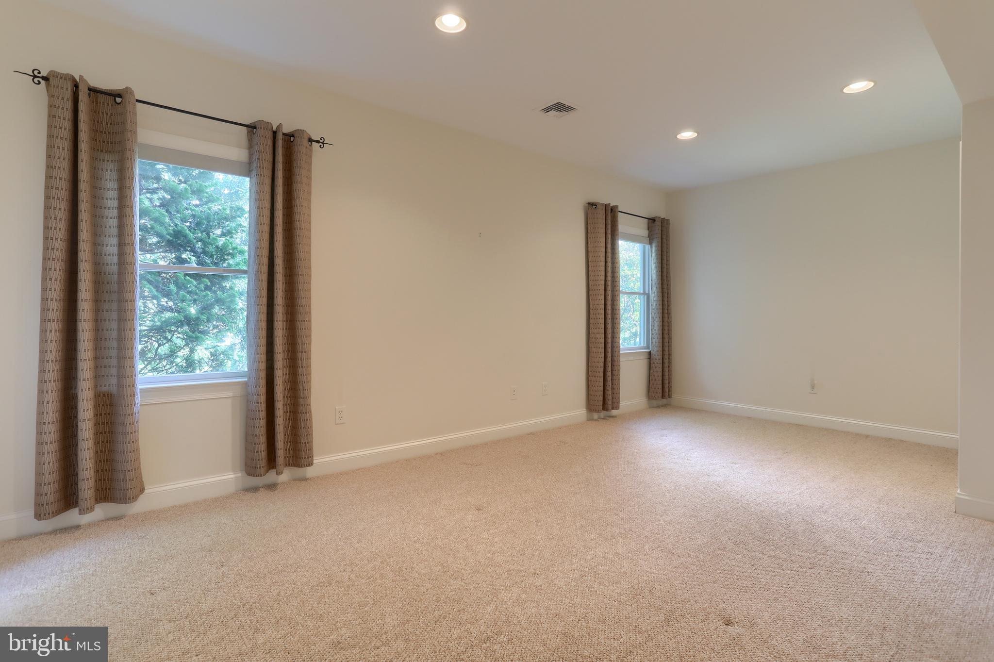 DERRY WOODS - Residential