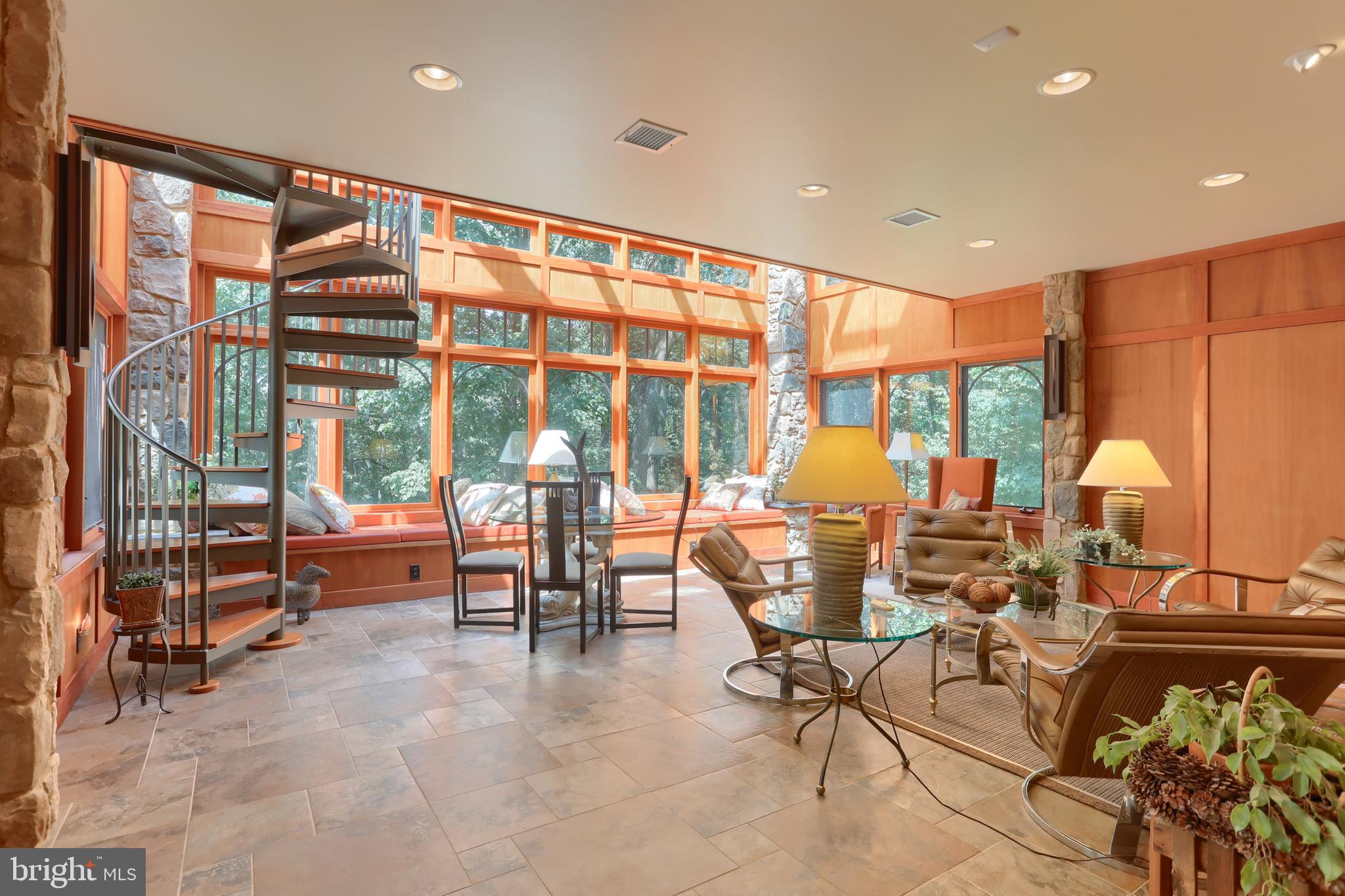 DERRY WOODS - Residential