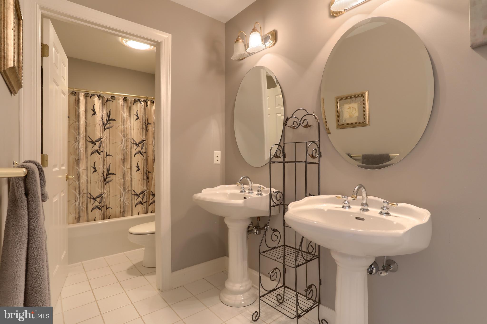 DERRY WOODS - Residential