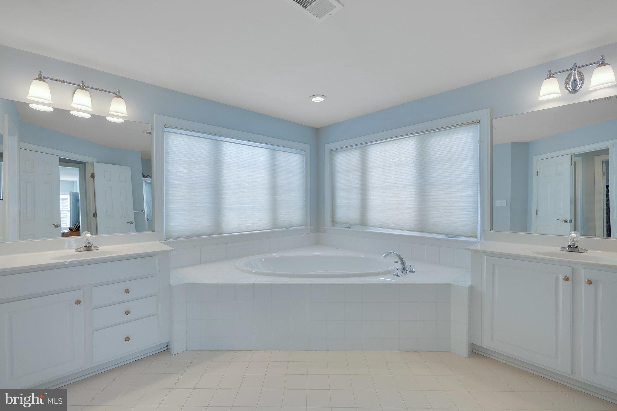 LANSDOWNE ON THE POTOMAC - Residential