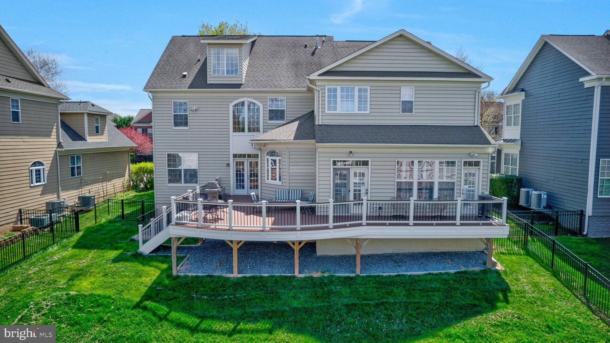 LANSDOWNE ON THE POTOMAC - Residential