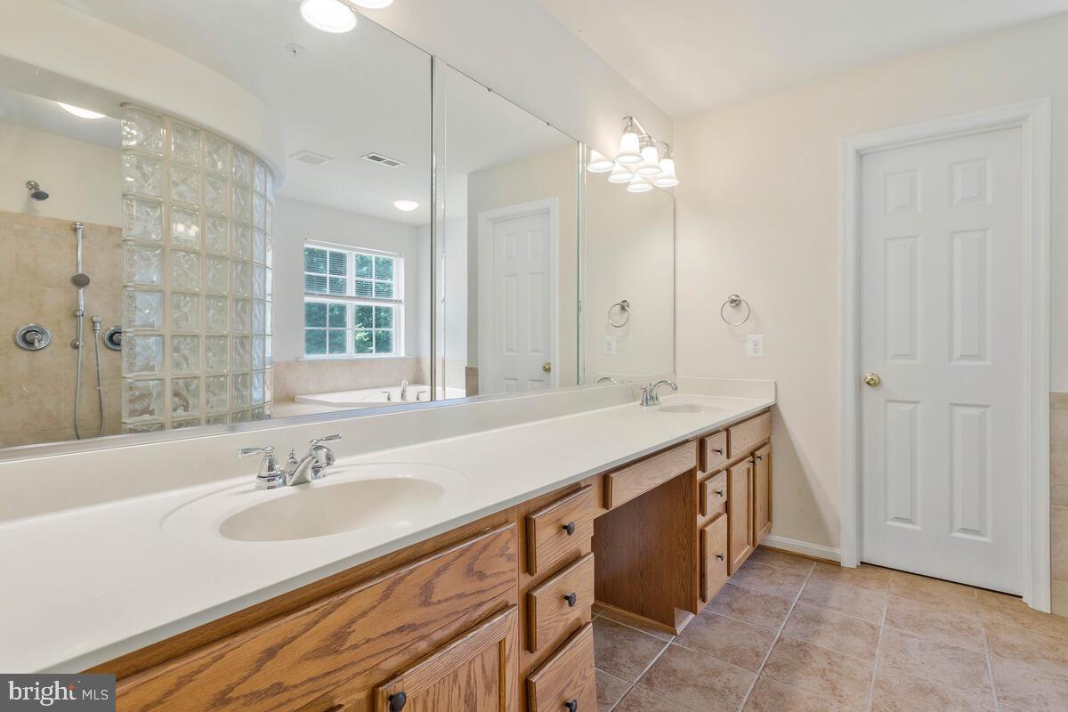 BEN OAKS - Residential