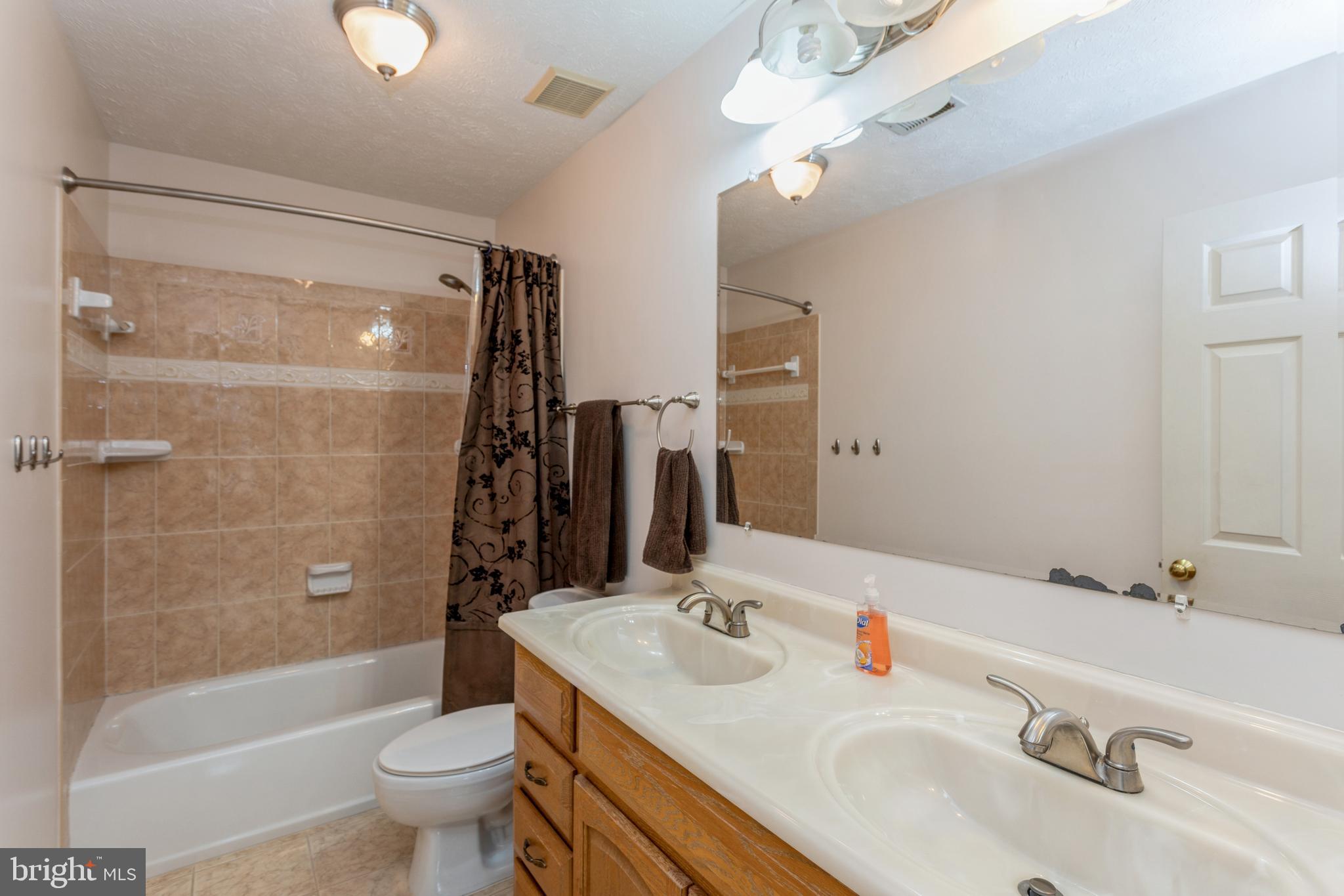 COUNTRY CLUB/LAKE MONTCLAIR - Residential