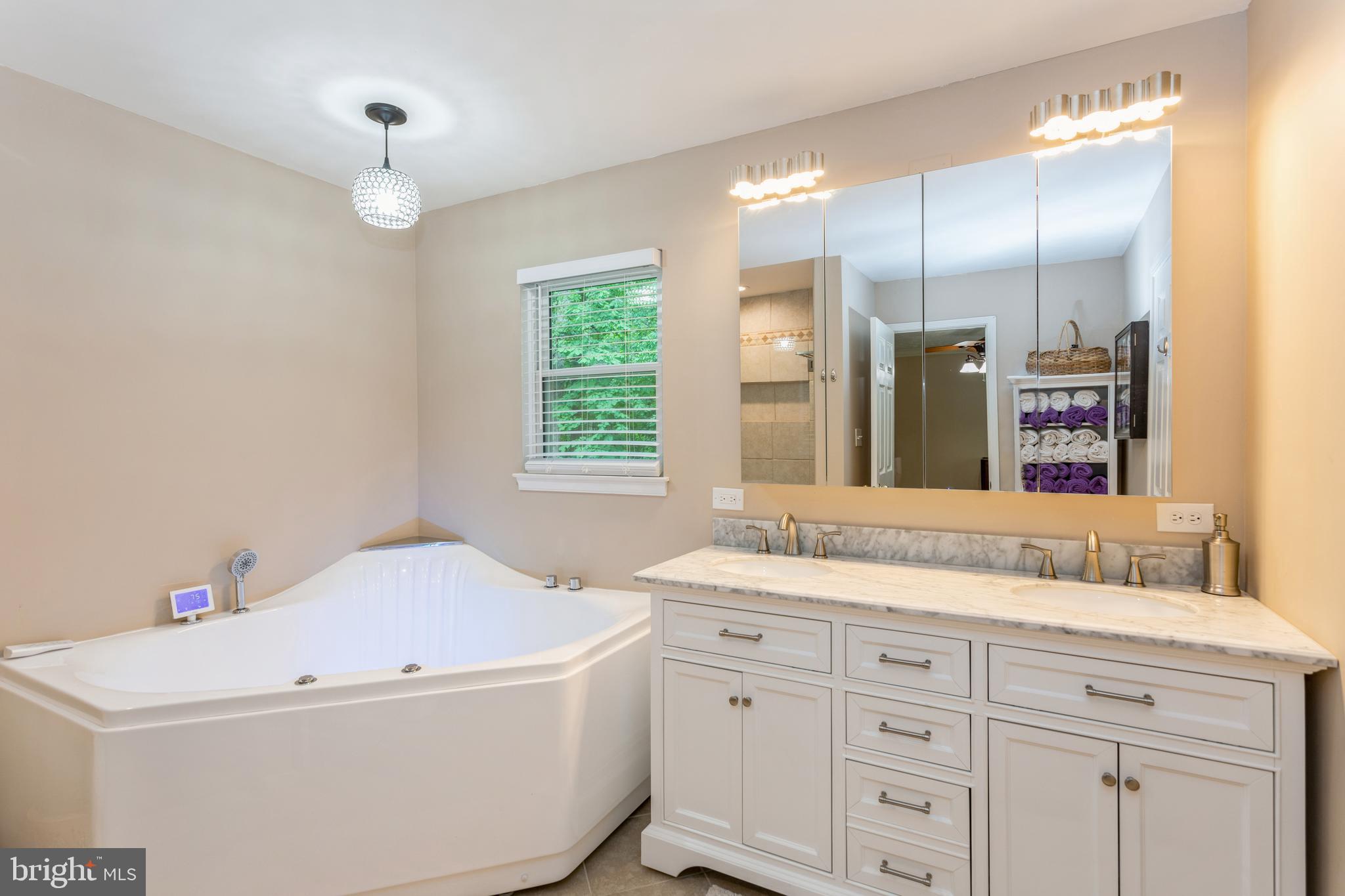 COUNTRY CLUB/LAKE MONTCLAIR - Residential