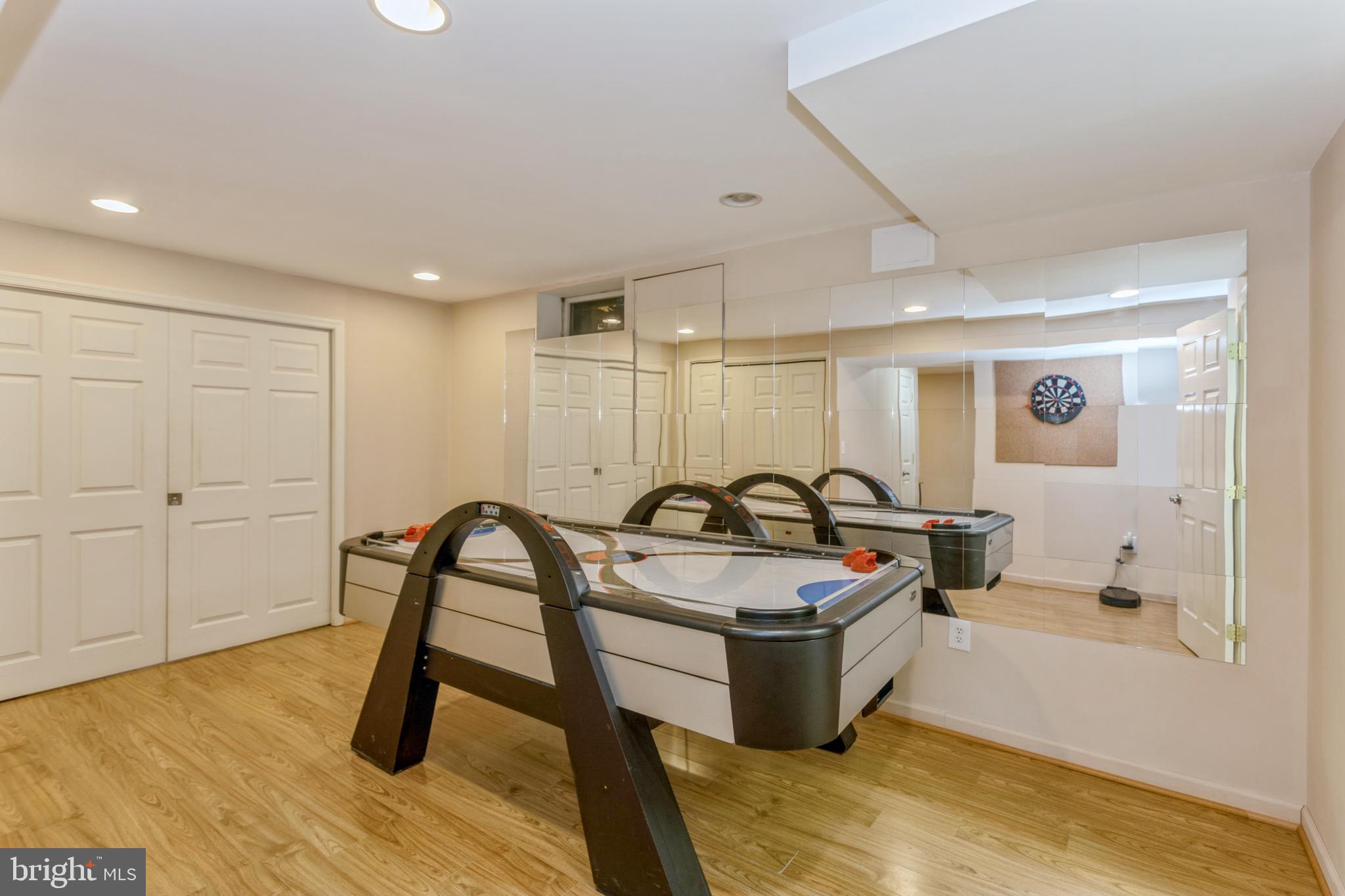 COUNTRY CLUB/LAKE MONTCLAIR - Residential