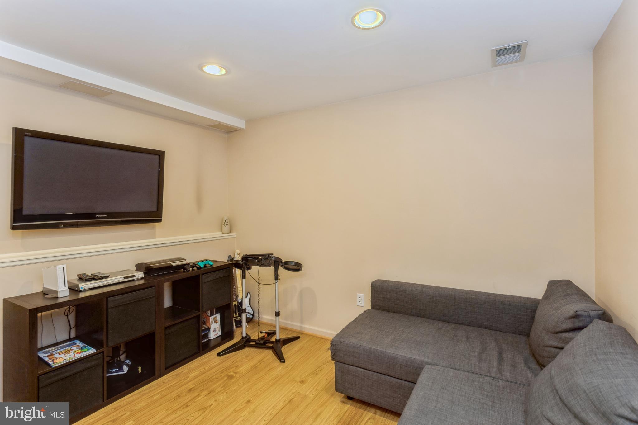 COUNTRY CLUB/LAKE MONTCLAIR - Residential