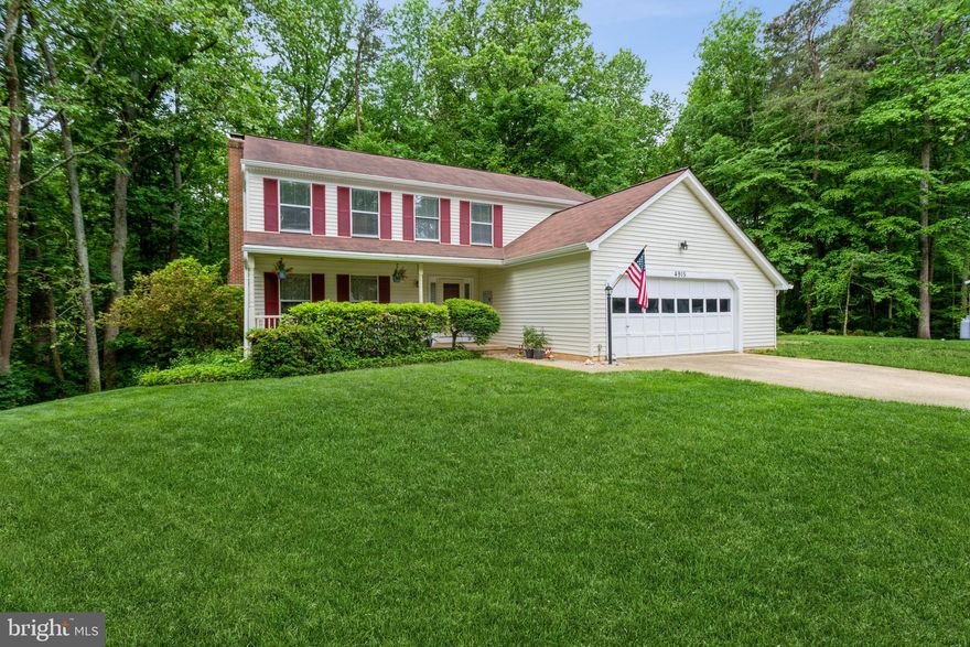 PRICE JUST LOWERED ON THIS BEAUTIFUL  WELL MAINTAINED 3600 SQ FT COLONIAL HOME IN THE POPULAR COMMUNITY OF COUNTRY CLUB LAKE MONTCLAIR! THIS HOME IS SITUATED AT THE END OF A CUL-DE-SAC WHICH BACKS TO TREES AND FEATURES A PRIVACY FENCE.  YOU WILL LOVE THE OVER-SIZED FRONT PORCH AND SPACIOUS DECK TO ENJOY SUNNY MORNINGS AND COOL AFTERNOONS.  TRAMPOLINE AND PLAY HOUSE FOR KIDS CONVEY.
THE OWNER  ADDED NEW VINYL SIDING IN 2018. A NEW ROOF IN 2014 AND RIDGE VENTS IN 2020.  THE OUTSIDE COMPRESSOR WAS REPLACED IN 2010.   ENJOY YOUR BRAND NEW STAINLESS  STEEL MICROWAVE AND DISHWASHER WHICH WERE REPLACED IN APRIL 2022.   YOU 
WILL HAVE LOTS OF HOT WATER WITH THE OWNER'S 80 GALLON HOT WATER HEATER.
THIS WELL MAINTAINED HOME FEATURES 6 LARGE  BEDROOMS AND 3.5 BATHS.  THE KITCHEN WAS RECENTLY REMODELED TO ADD RECESSED LIGHTS.   ENJOY NEWER STAINLESS STEEL APPLIANCES AND CORIAN COUNTERTOPS.    
THE WOOD FIREPLACE AND BUILT-IN SHELVES MAKE YOUR FAMILY ROOM A GREAT PLACE TO HANG OUT.   ENTER ONTO YOUR DECK AND INTO THE BACKYARD FROM YOUR FAMILY ROOM.  
UPSTAIRS YOU'LL FIND A HUGE MASTER  BEDROOM AND 4 OTHER NICE SIZE BEDROOMS.    MASTER BATH WAS REMODELED IN 2019 AND FEATURES A JACUZZI TUB THAT LIGHTS UP PLUS A LARGE SHOWER W/UPGRADED  CERAMIC TILE.    HALL BATH UPSTAIRS HAS DOUBLE SINKS &  UPGRADED CERAMIC  TILE WORK.   LOWER FULL BATH HAS ALSO BEEN UPGRADED,
THE FULL FINISHED LOWER LEVEL HAS TONS OF SPACE AND CLOSETS.  BIG OFFICE, AND A   TV ROOM  PLUS  A GAME/EXERCISE ROOM.  THE LOWER LEVEL  BEDROOM  IS SPACIOUS AND HAS A LEVEL WALK-OUT  TO THE BACKYARD.    
ONE LOOK AND YOU'LL FALL IN LOVE!  SEE THIS HOME TODAY!!!
The award-winning MONTCLAIR community is both popular and convenient... AND boasts abundant amenities including desirable schools, 109-acre stocked lake (with 3 beaches!) * boat ramp, boat storage, fishing piers, parks, playgrounds/tot lots, ball fields, exercise stations, NEW DOG PARK. 18-hole golf course with Country Club, modern library, shopping, restaurants.... Minutes from I-95 and other commuting options.