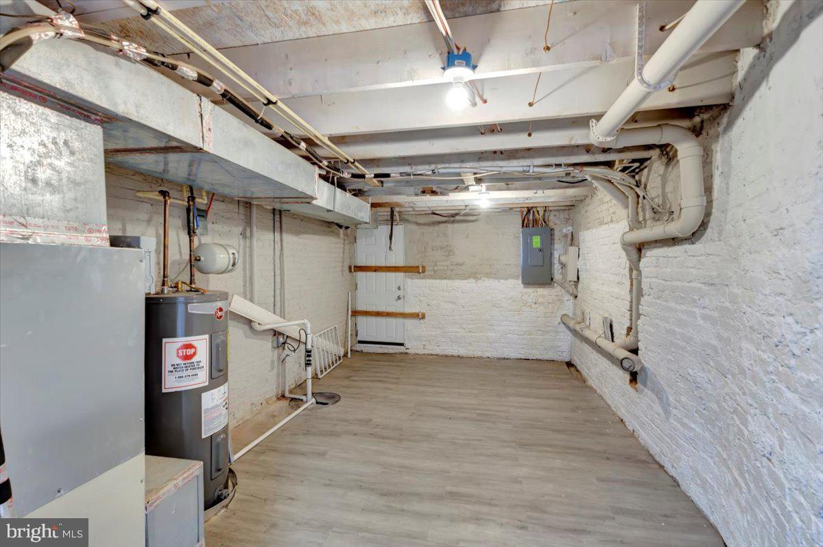 HARWOOD - Residential Lease