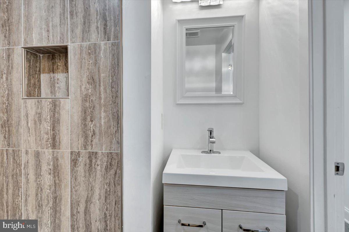 HARWOOD - Residential Lease