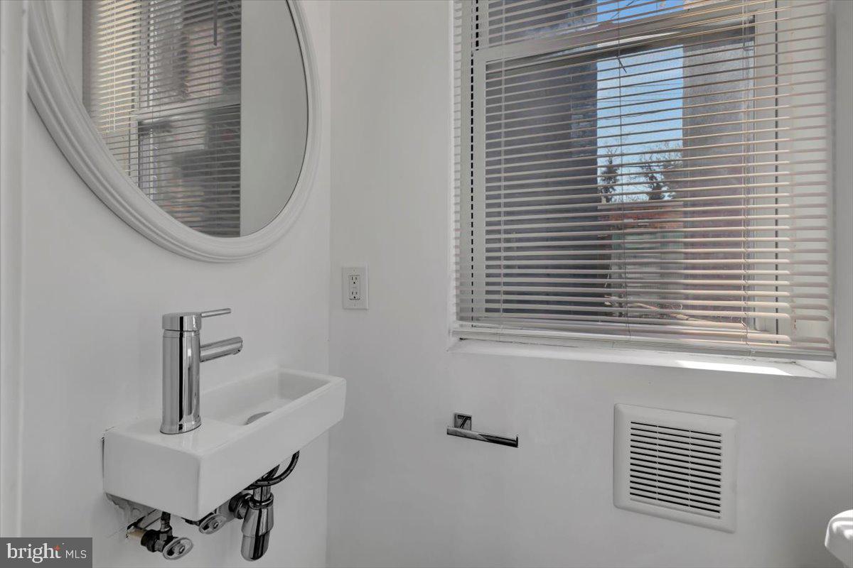 HARWOOD - Residential Lease