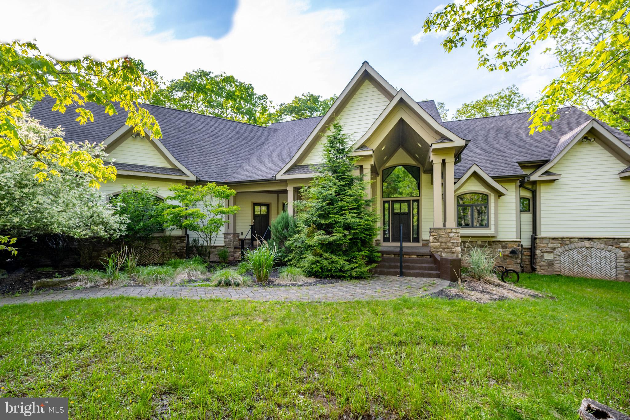 386 HINES DRIVE