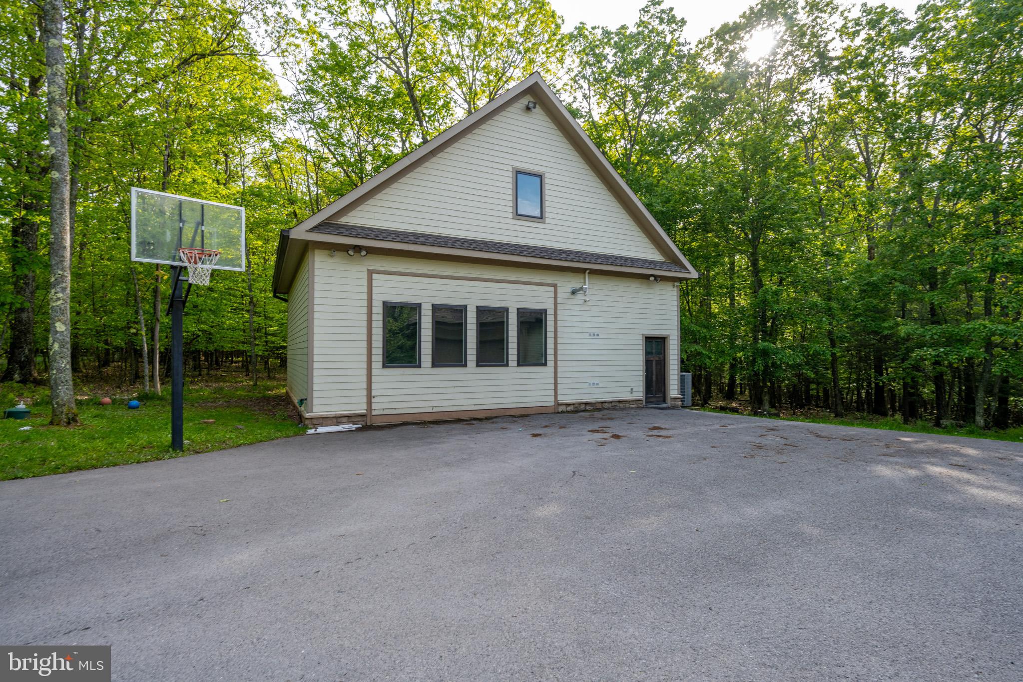 386 HINES DRIVE