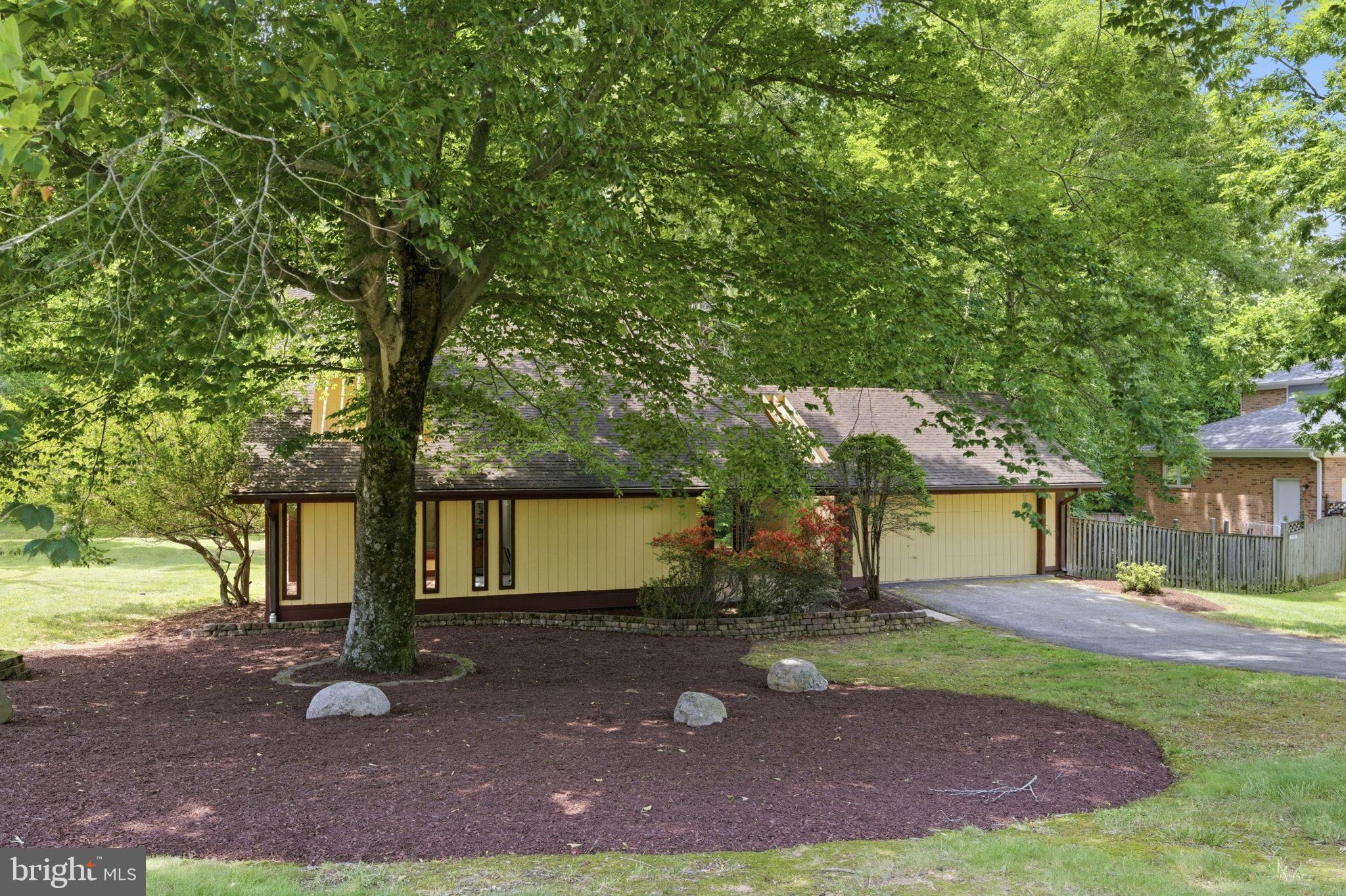 817 W TANTALLON DRIVE