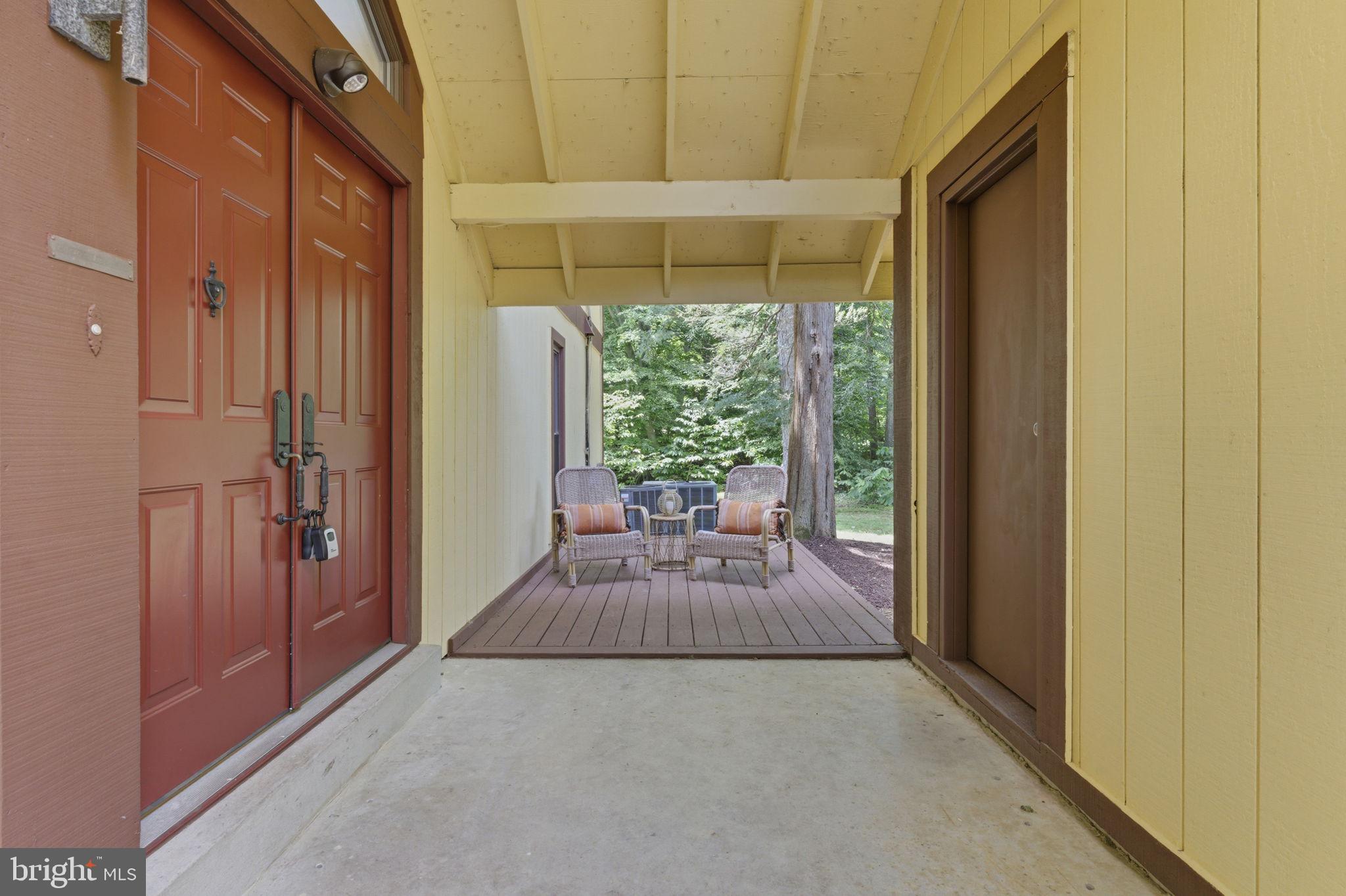 817 W TANTALLON DRIVE