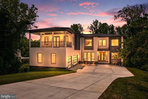 Photo of 1434 Waggaman Circle, MCLEAN, VA 22101 (MLS # VAFX2322866)