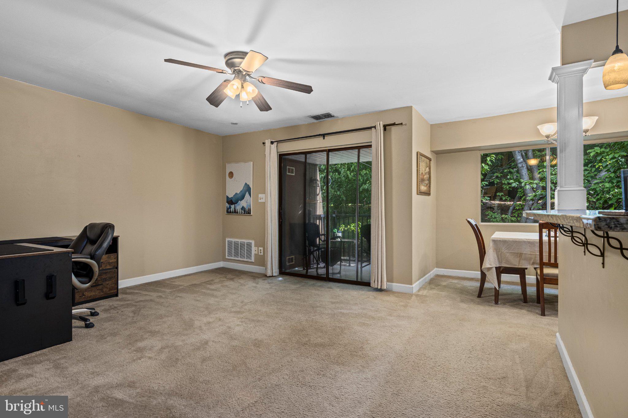 1012 MEADOWVIEW LANE 1012