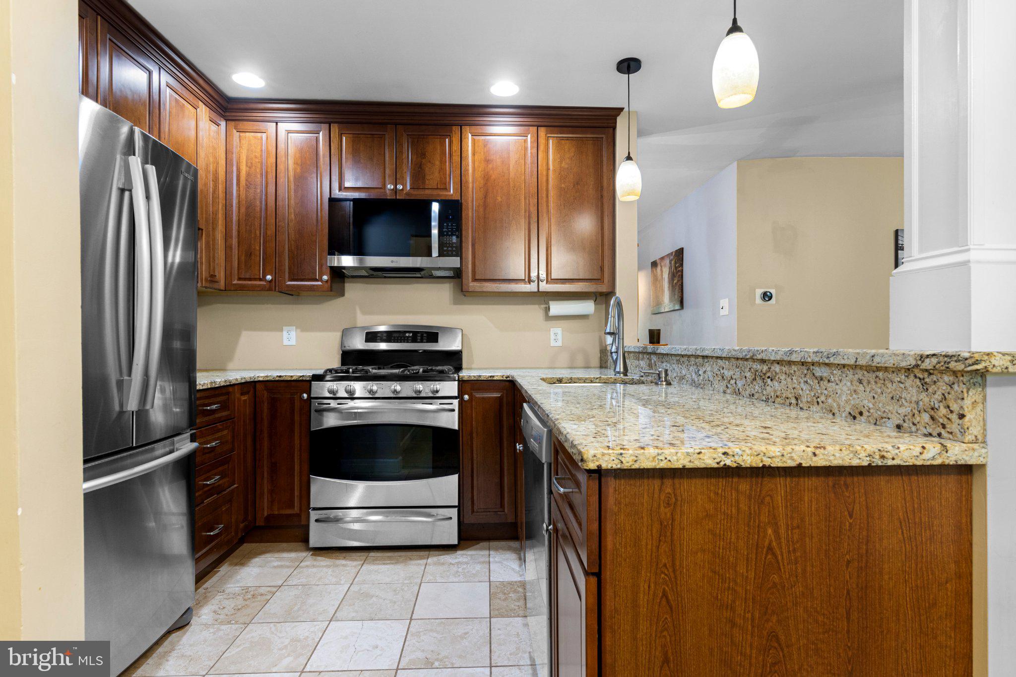 1012 MEADOWVIEW LANE 1012