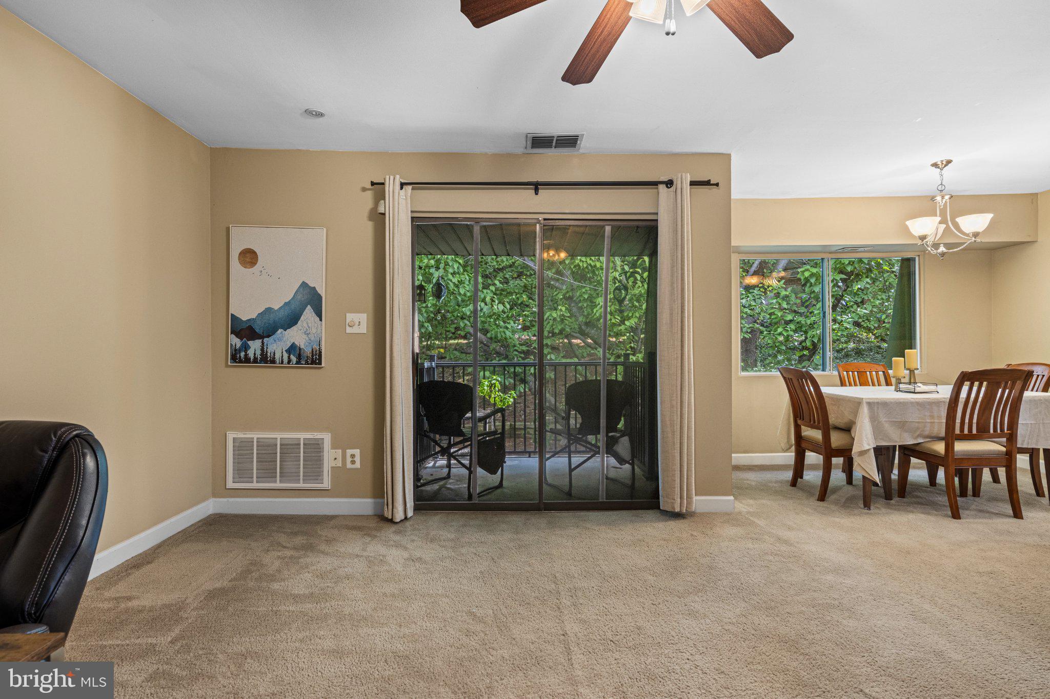 1012 MEADOWVIEW LANE 1012