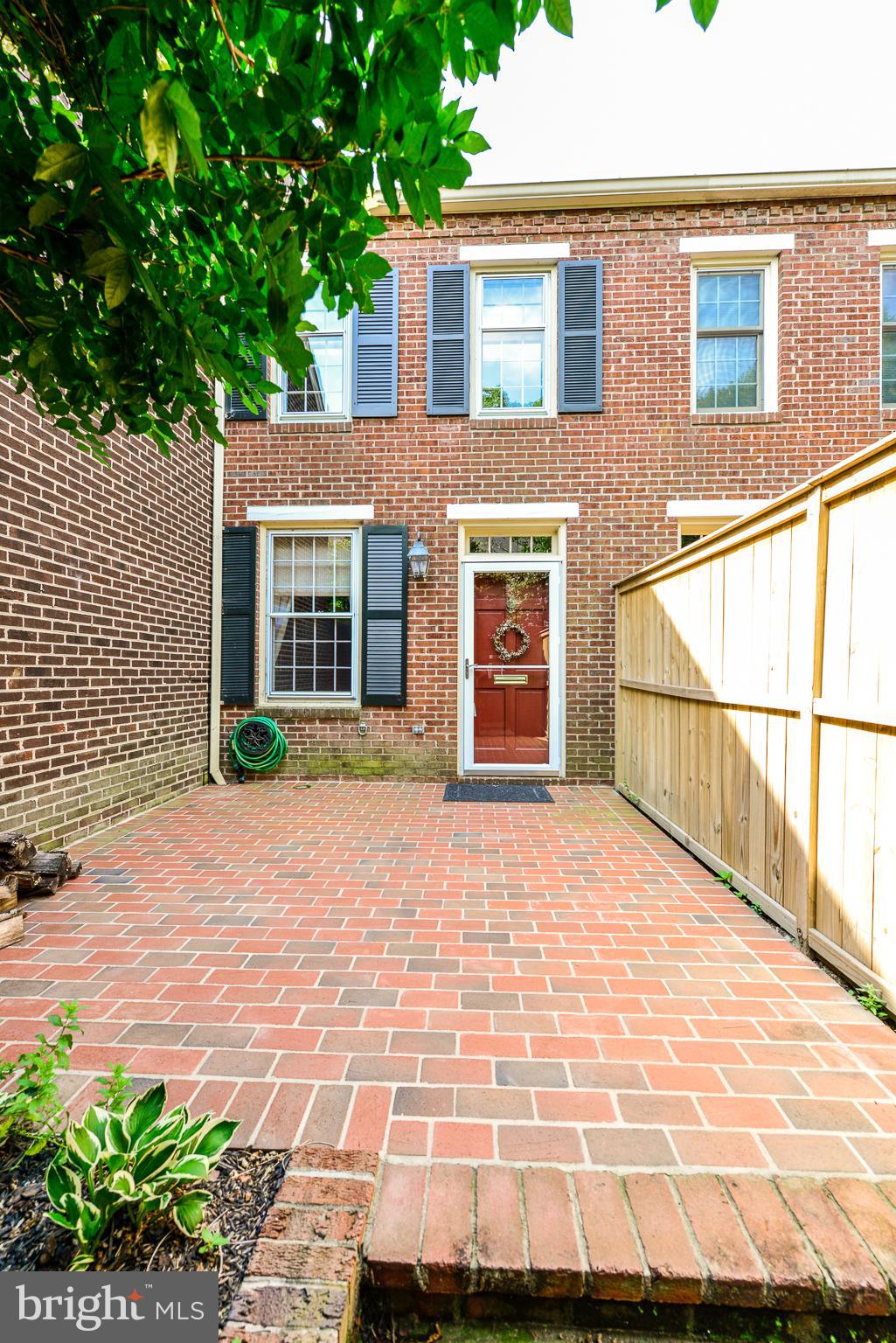 BROCKETTS CROSSING - Residential Lease