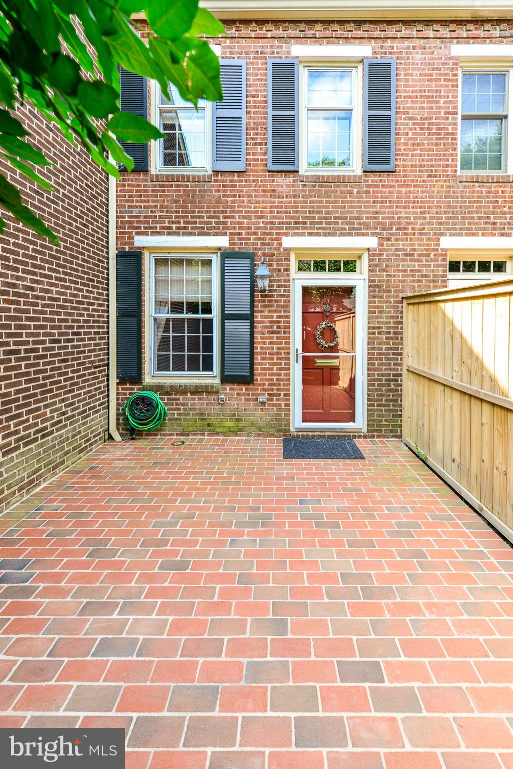 BROCKETTS CROSSING - Residential Lease