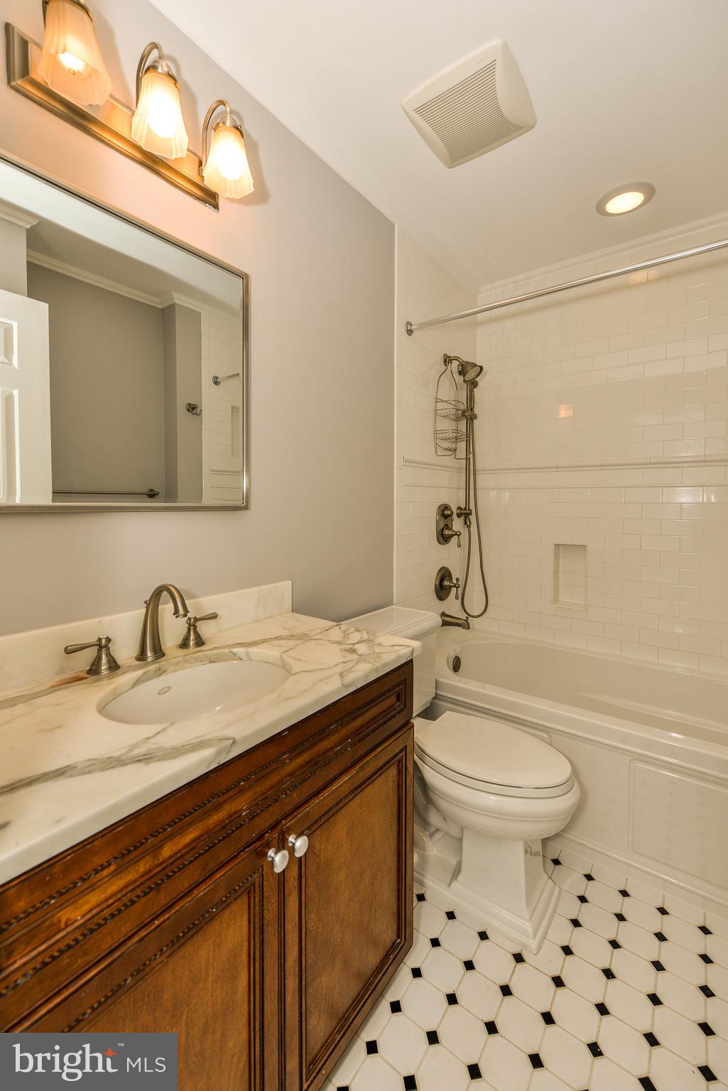 BROCKETTS CROSSING - Residential Lease