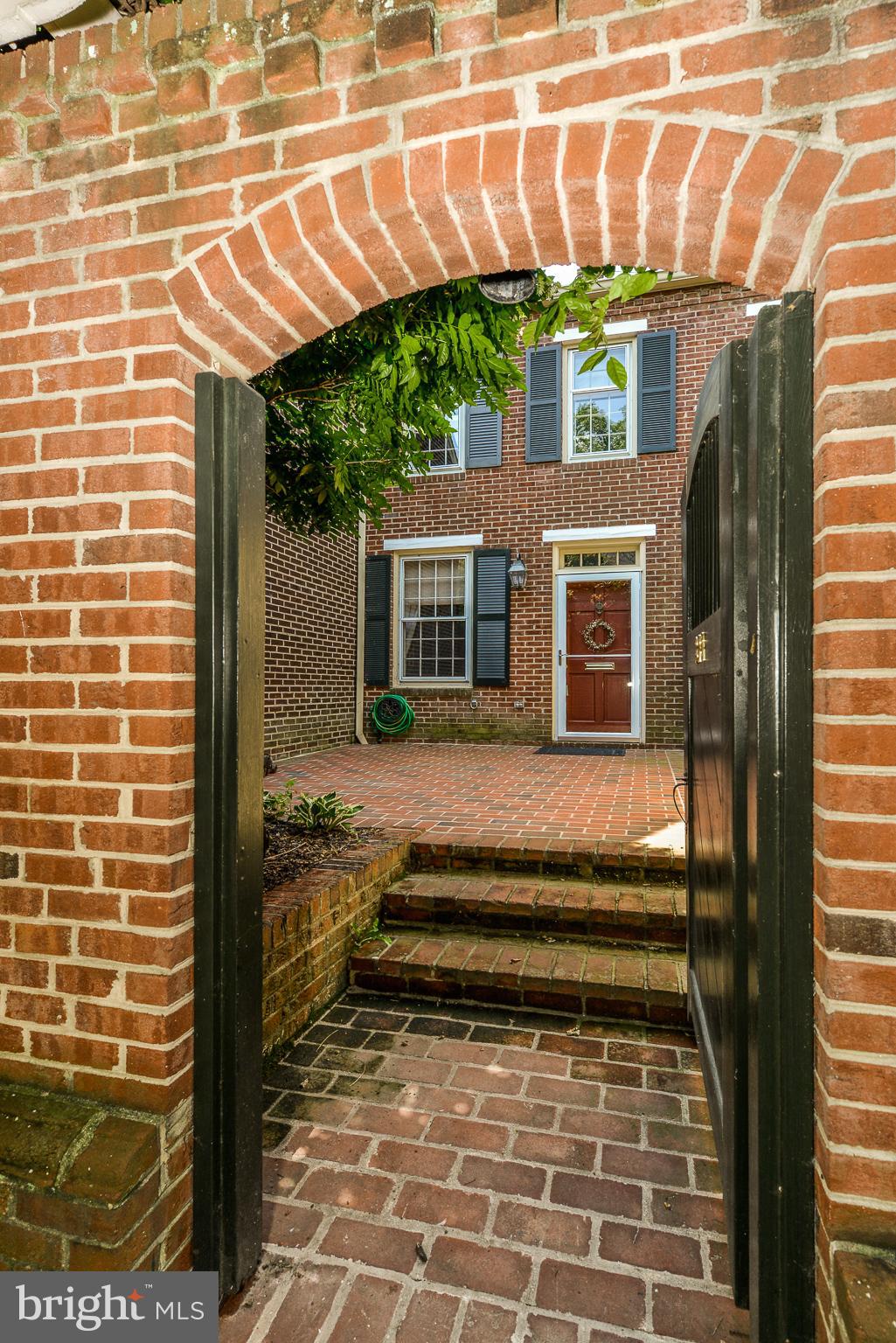 BROCKETTS CROSSING - Residential Lease