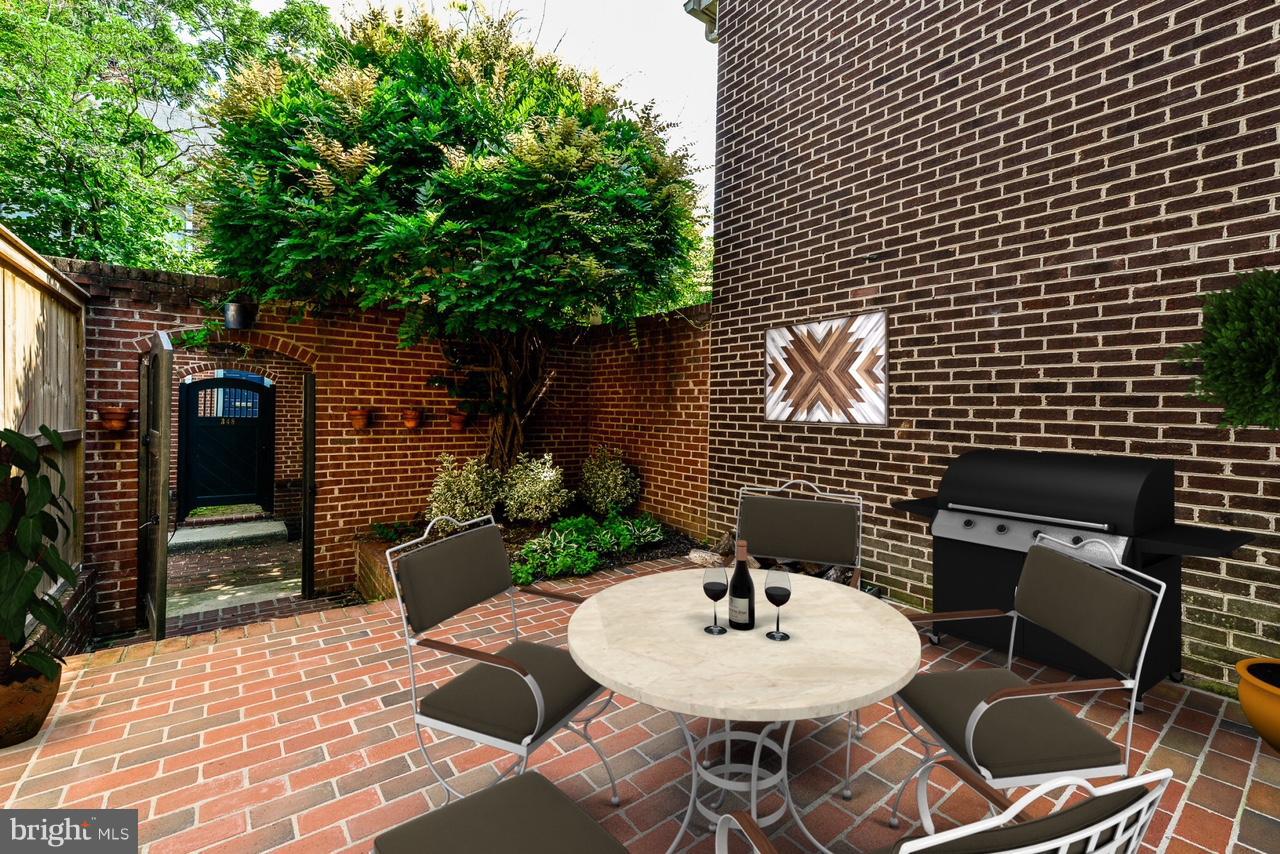 BROCKETTS CROSSING - Residential Lease