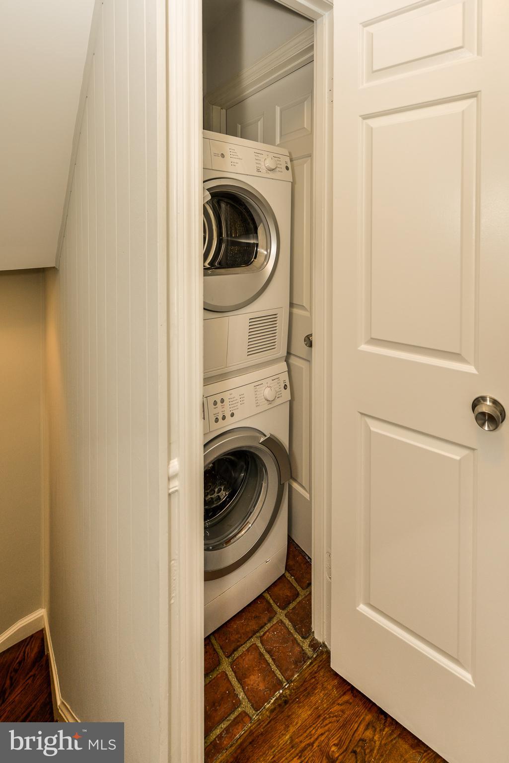 BROCKETTS CROSSING - Residential Lease