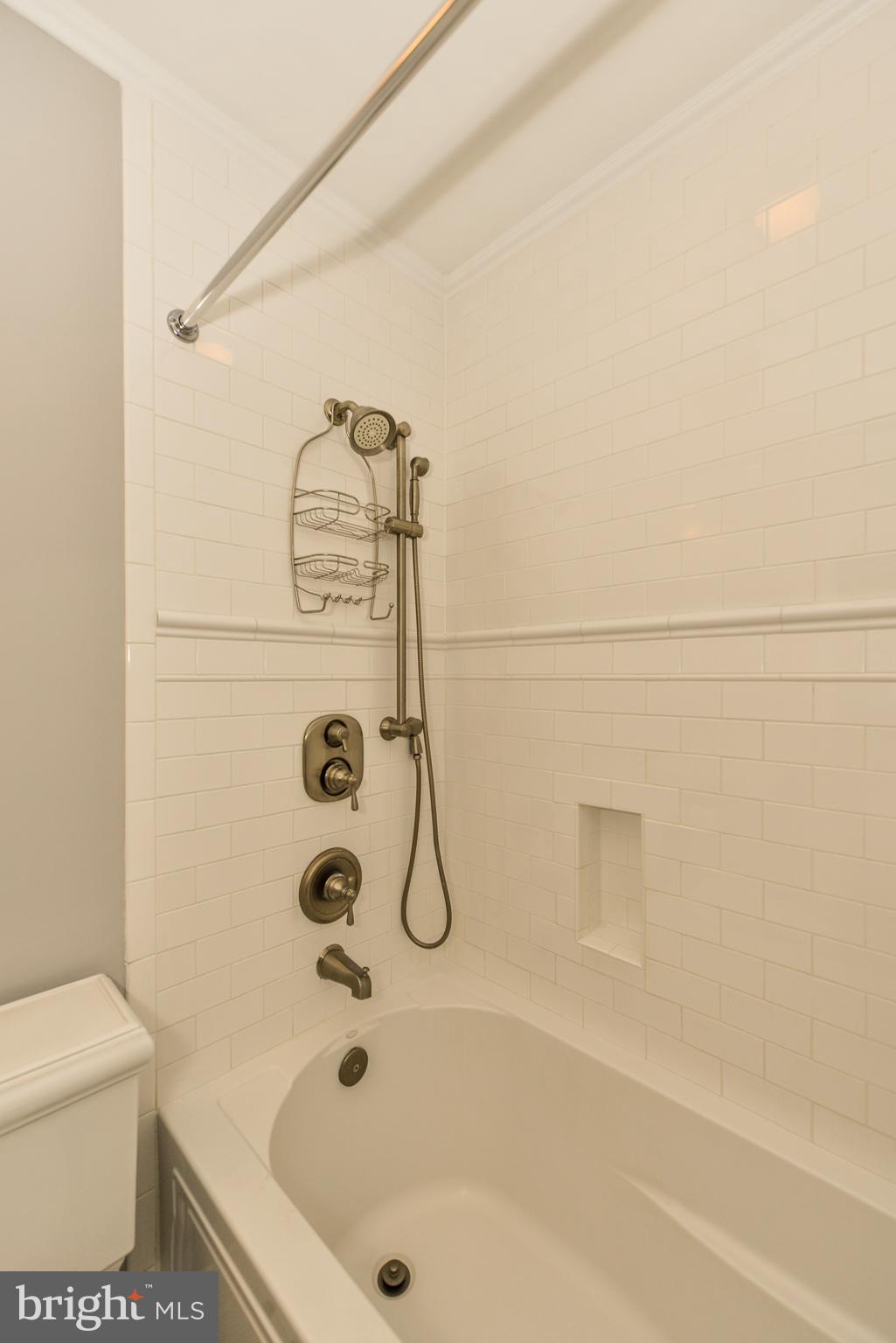 BROCKETTS CROSSING - Residential Lease