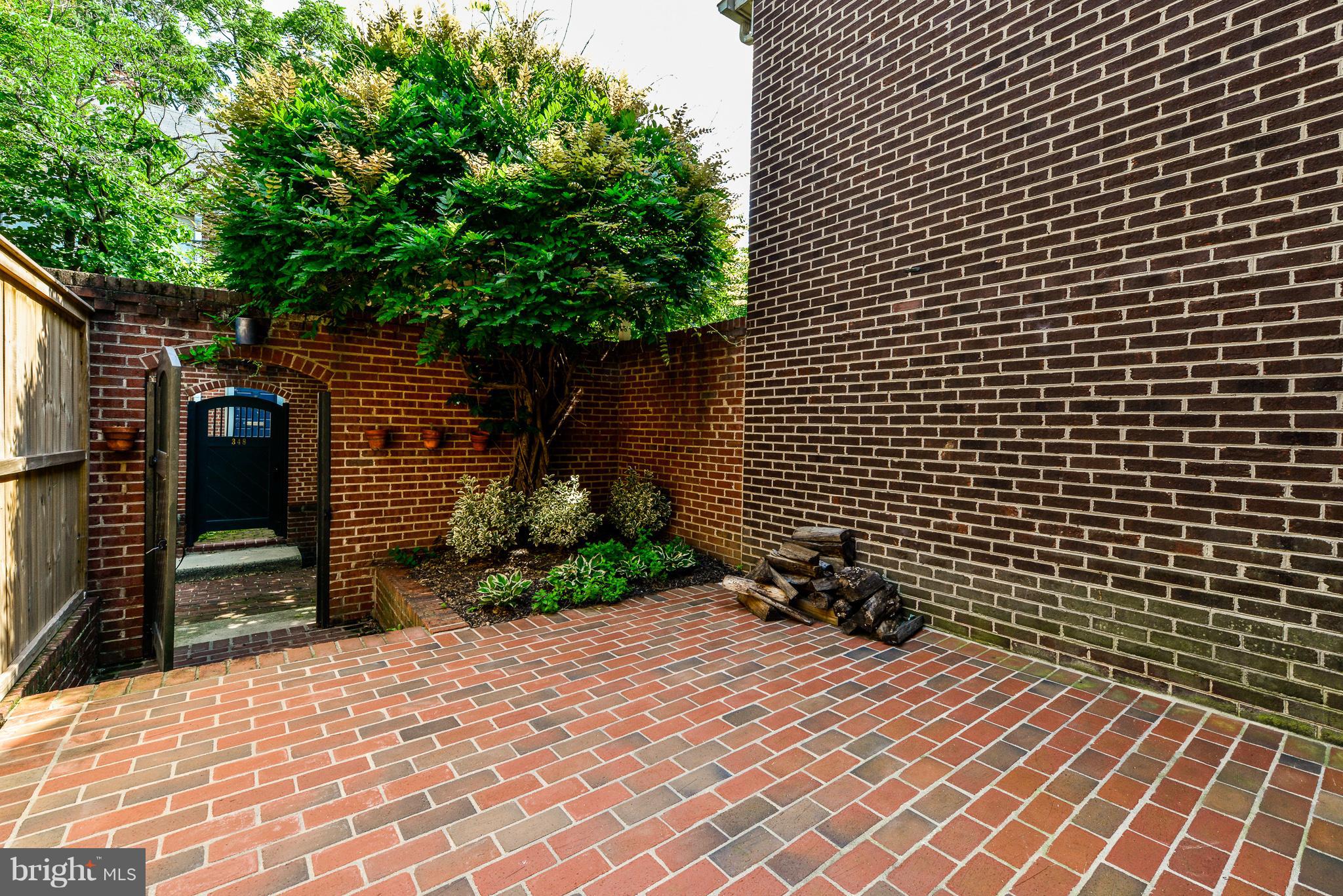 BROCKETTS CROSSING - Residential Lease