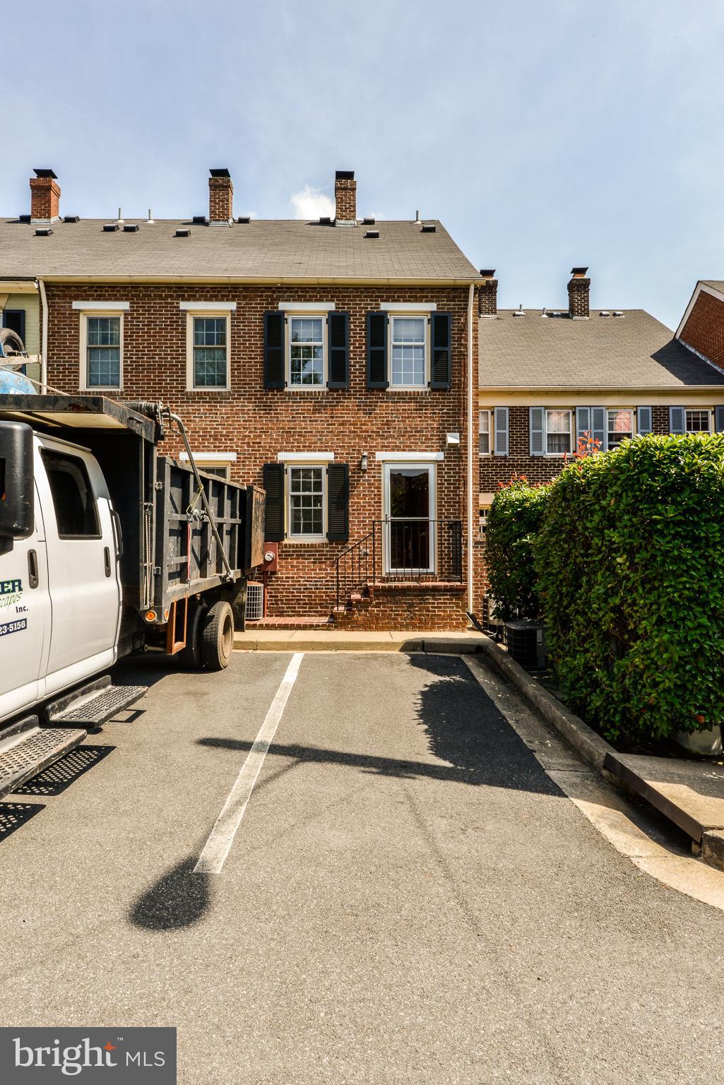 BROCKETTS CROSSING - Residential Lease