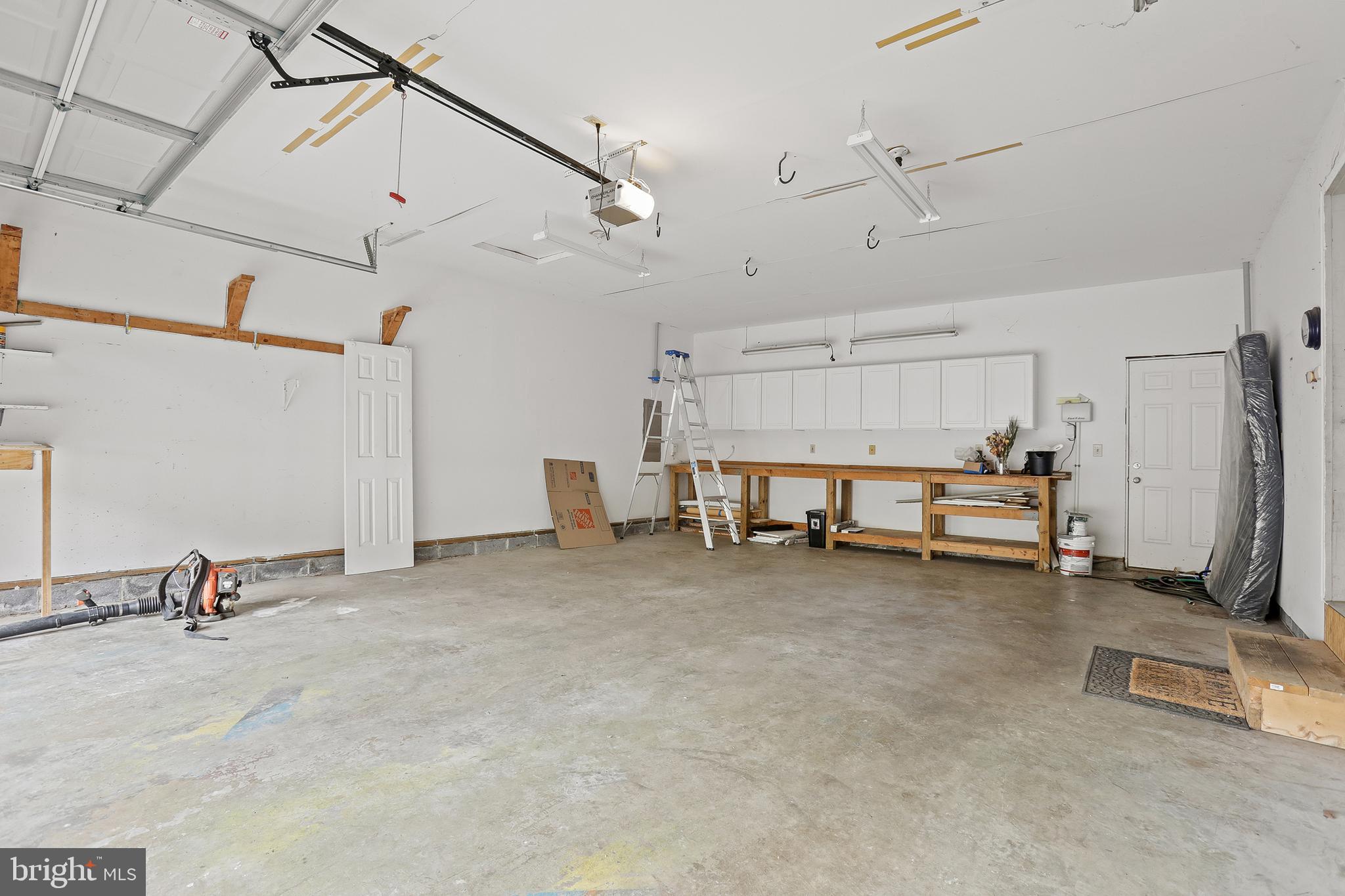 RIDGE POINTE - Residential