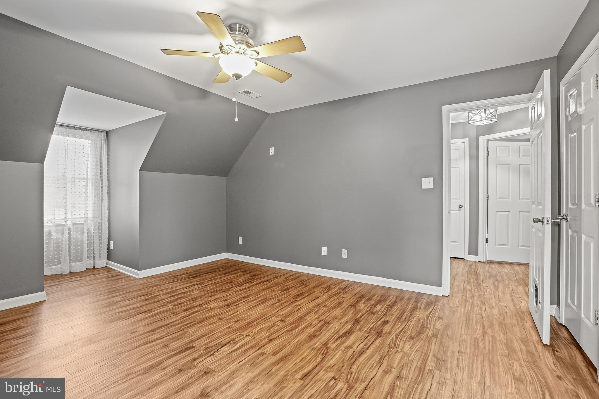 RIDGE POINTE - Residential