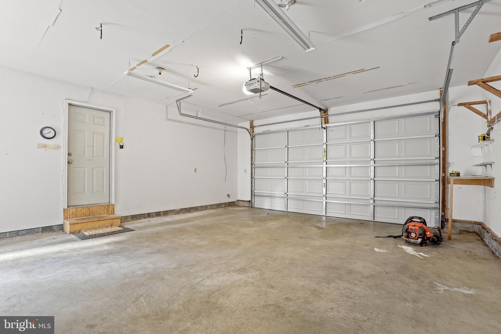 RIDGE POINTE - Residential